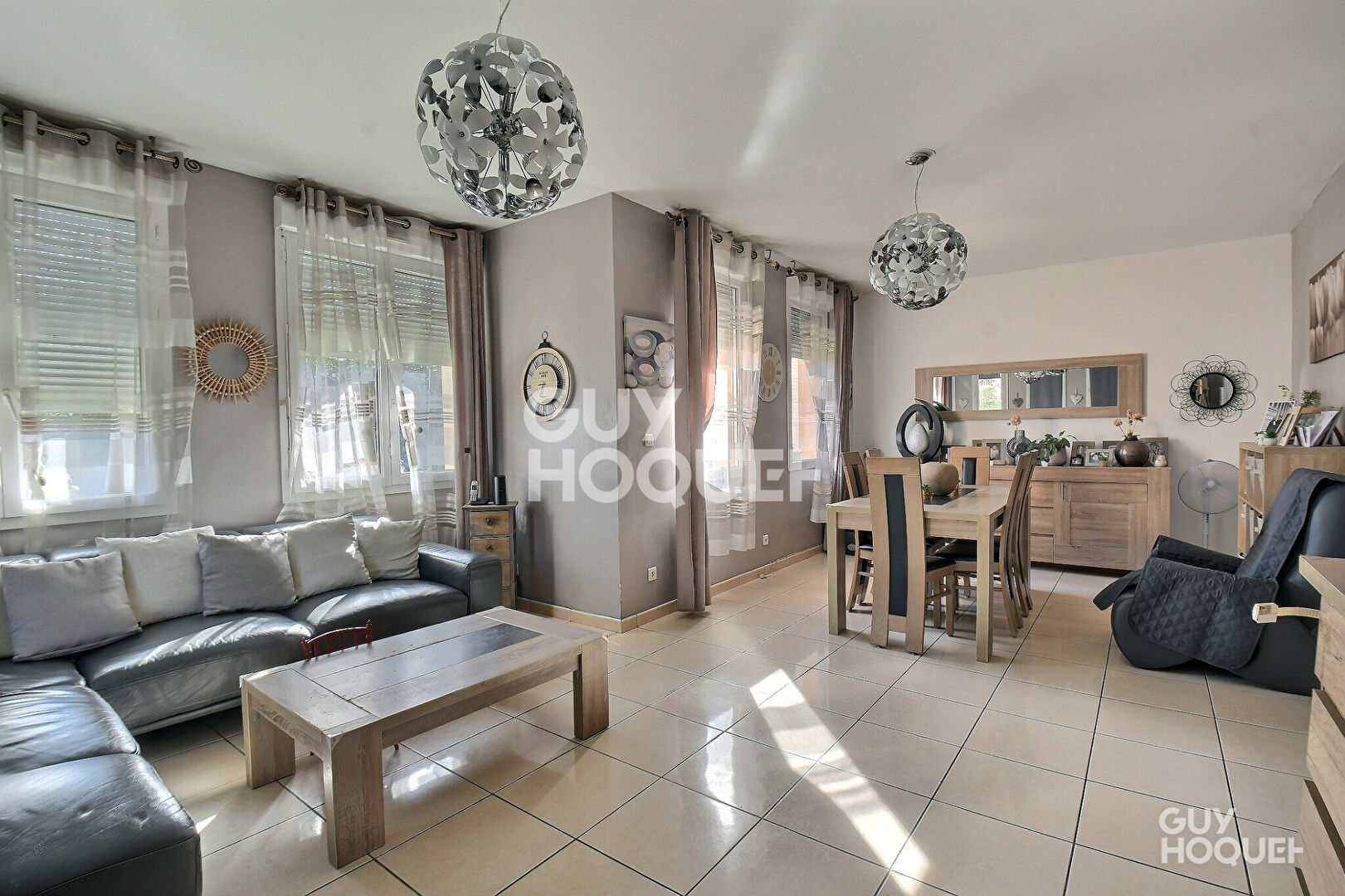 À VENDRE, Maison familiale de 203 m² avec studio indépendant, Terrain de 817 m², Bron (69500)