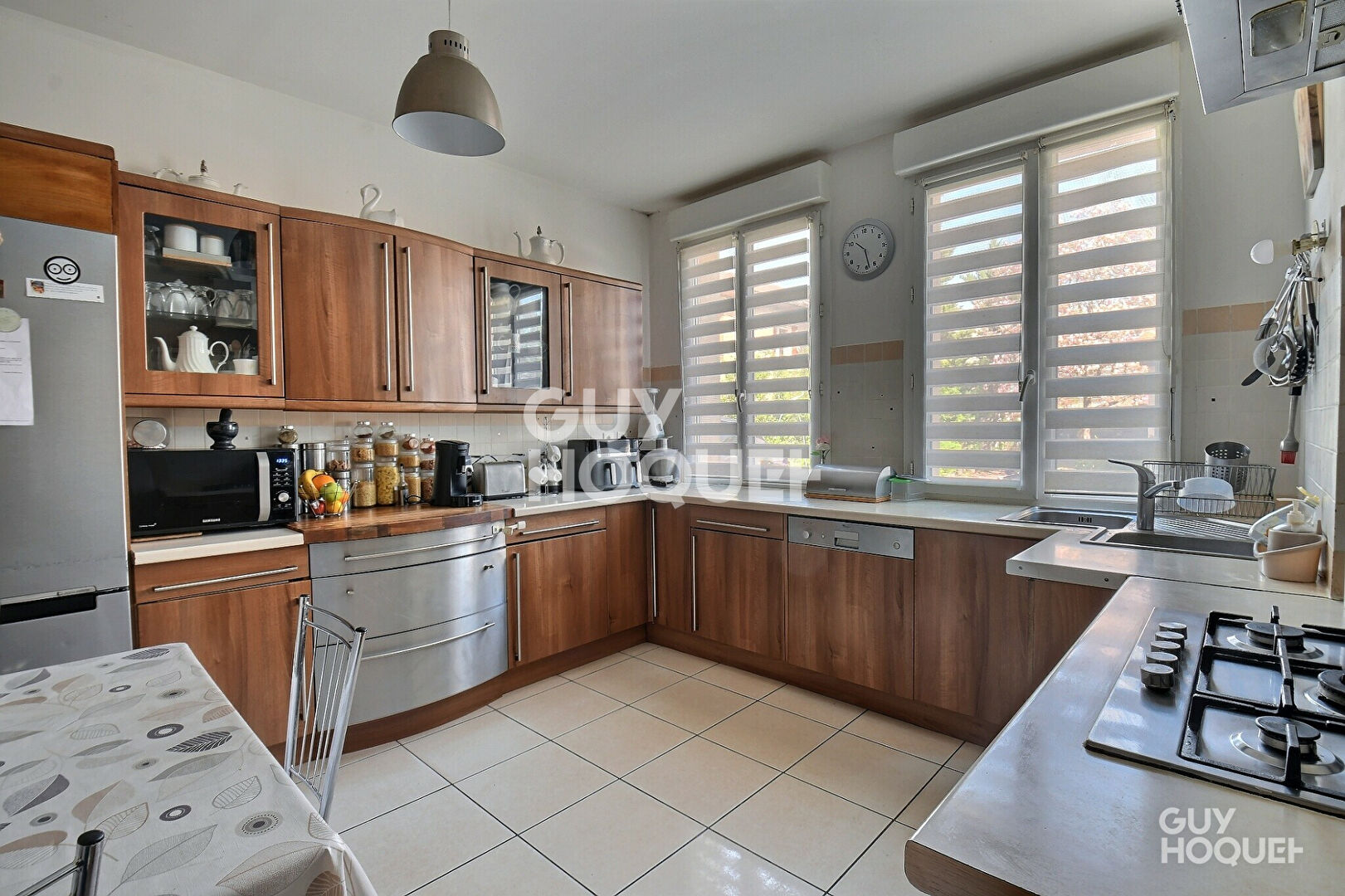 À VENDRE, Maison familiale de 203 m² avec studio indépendant, Terrain de 817 m², Bron (69500)