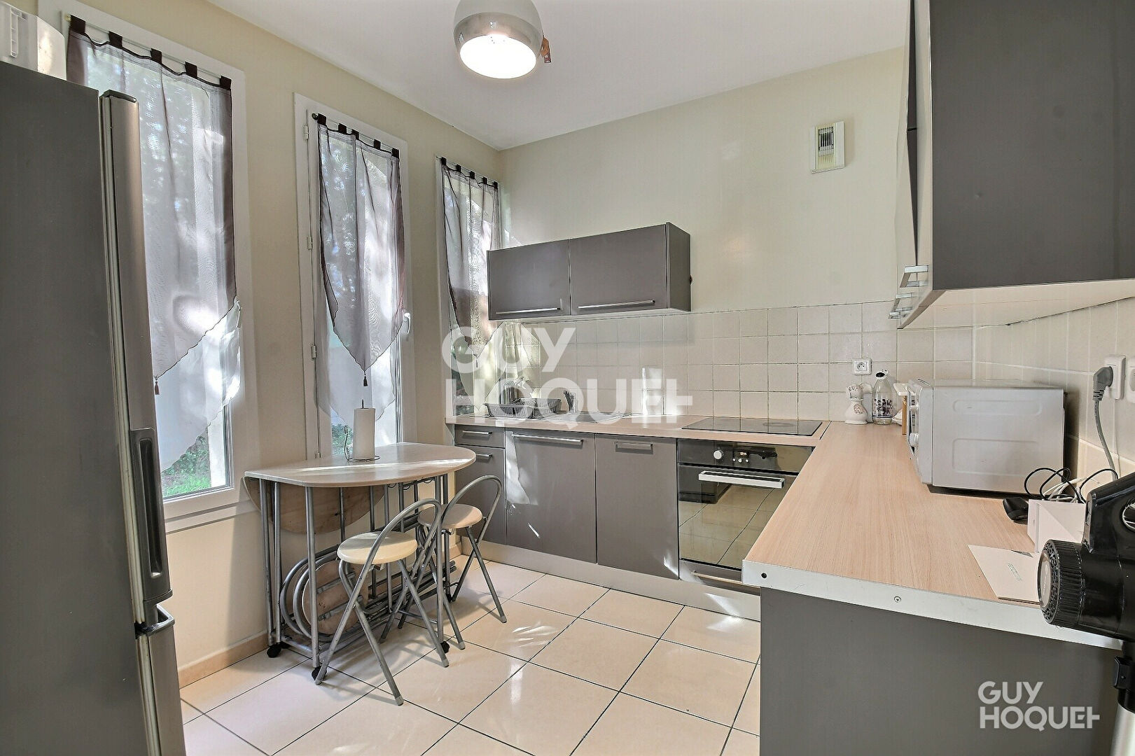 À VENDRE, Maison familiale de 203 m² avec studio indépendant, Terrain de 817 m², Bron (69500)