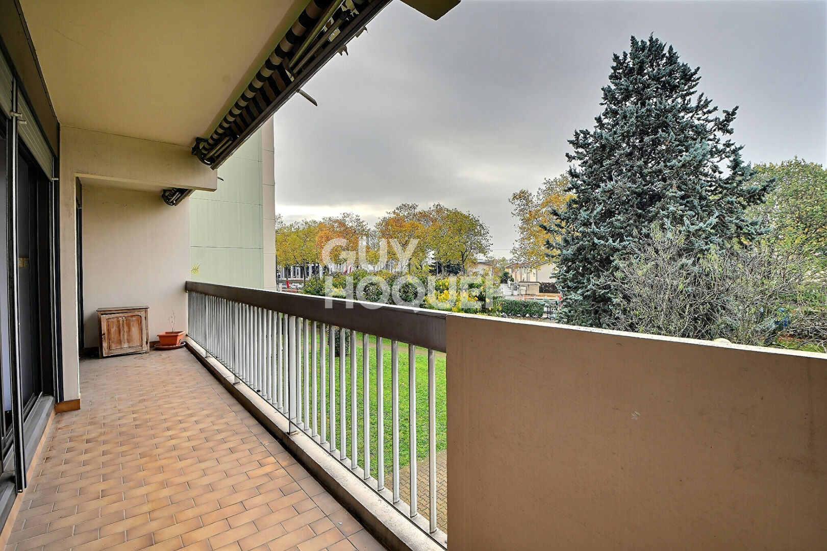 A VENDRE - Spacieux T3 transformable en T4 de 96 m² avec balcon, garage, parking et cave, Lyon 8ème (69008)