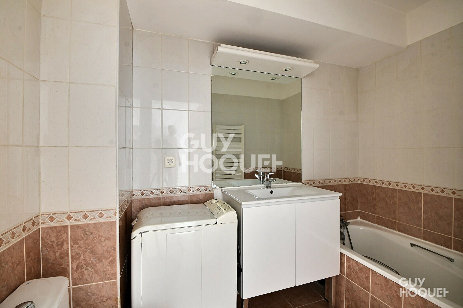 À vendre. Charmant T2 dans une résidence de standing avec piscine. Lyon 3ème (69003)