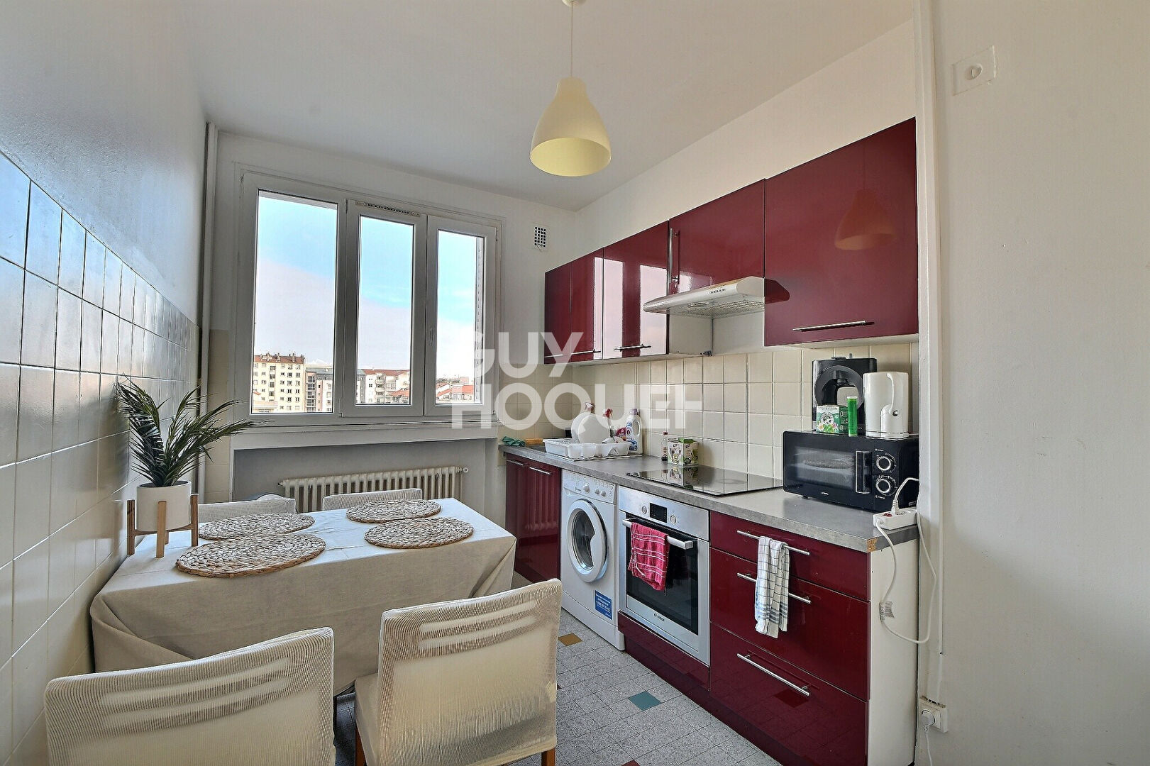 À vendre Spacieux T2 de 53 m² Lyon 8  idéalement situé proche facs et tram (69008)