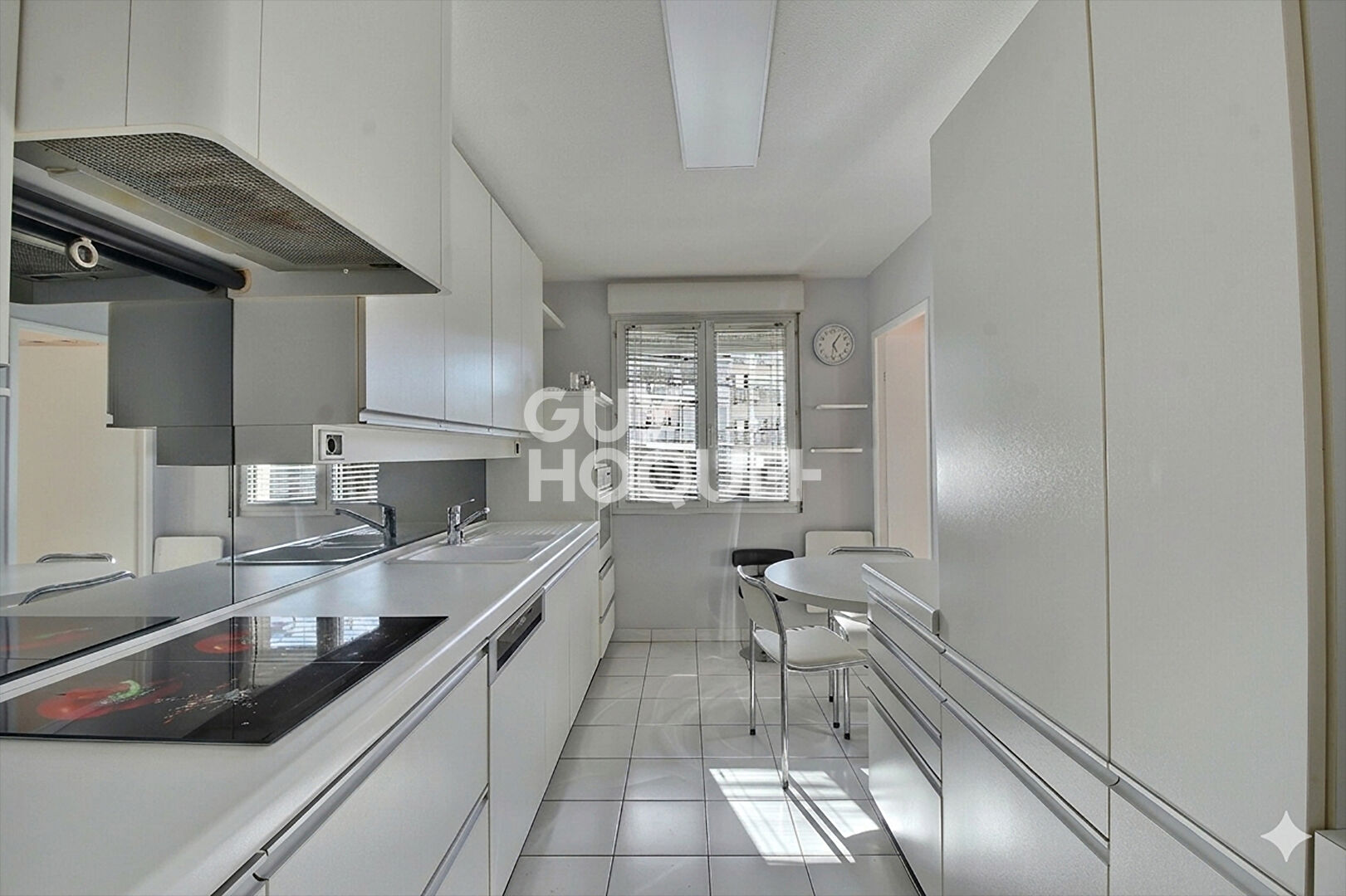 Appartement type T5 de 106 m² avec 2 balcons, cave, garage et parking, secteur Maison de la danse, Lyon 8ème (69008)