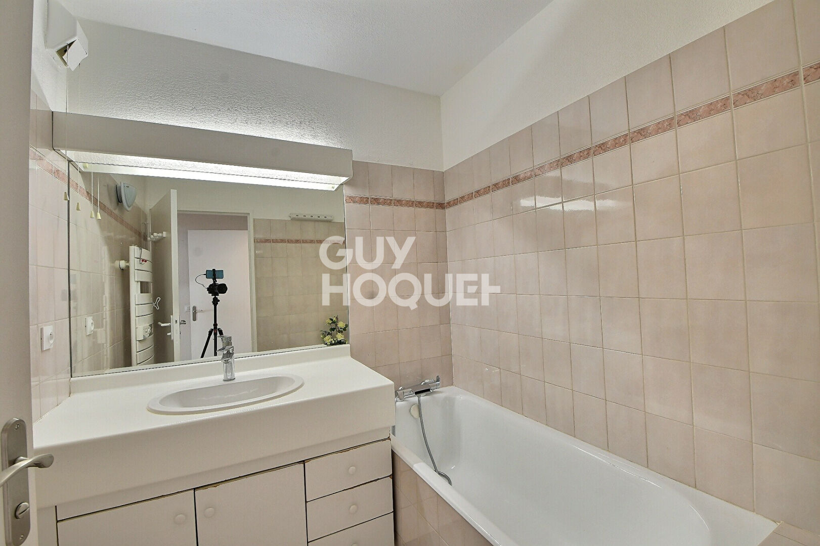 Appartement type T5 de 106 m² avec 2 balcons, cave, garage et parking, secteur Maison de la danse, Lyon 8ème (69008)