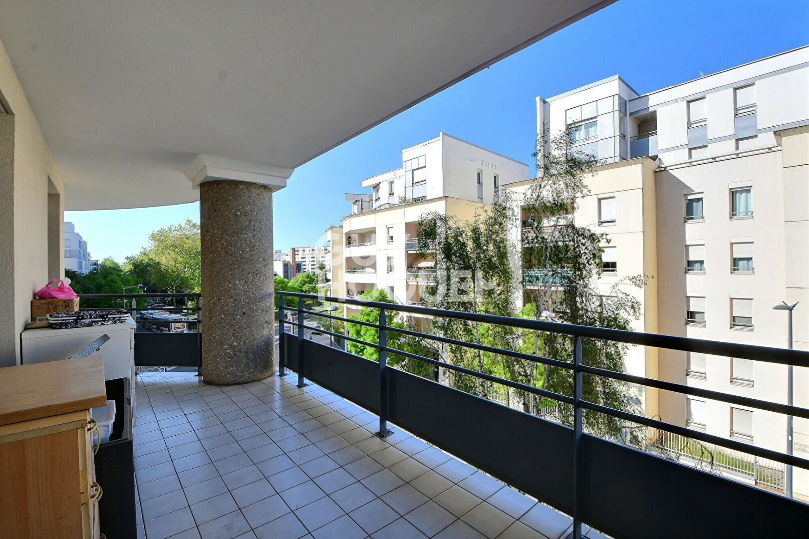 Appartement type T5 de 106 m² avec 2 balcons, cave, garage et parking, secteur Maison de la danse, Lyon 8ème (69008)