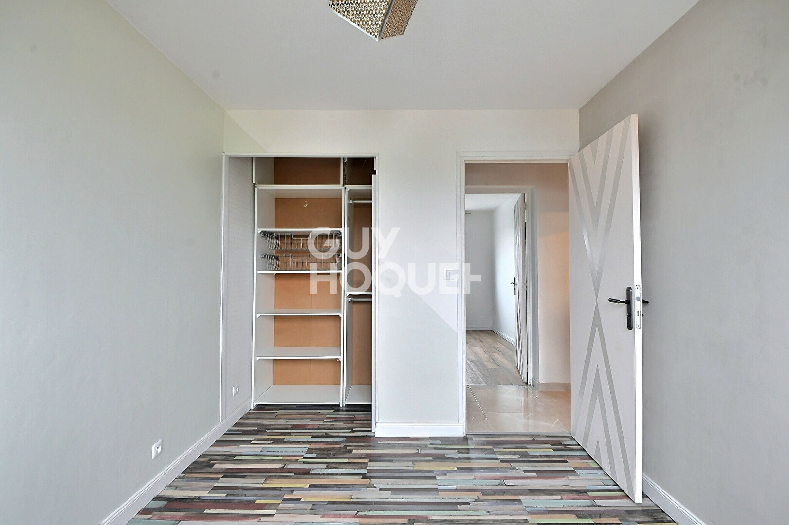 Appartement T4 de 73 m² avec balcon, parking et cave à Villeurbanne (69100).
