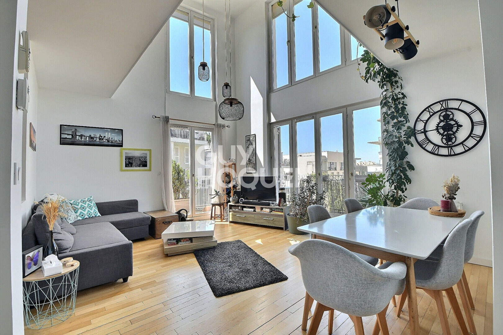 Rare à la vente, Duplex en dernier étage avec terrasses et garage, Lyon 8ème (69008)