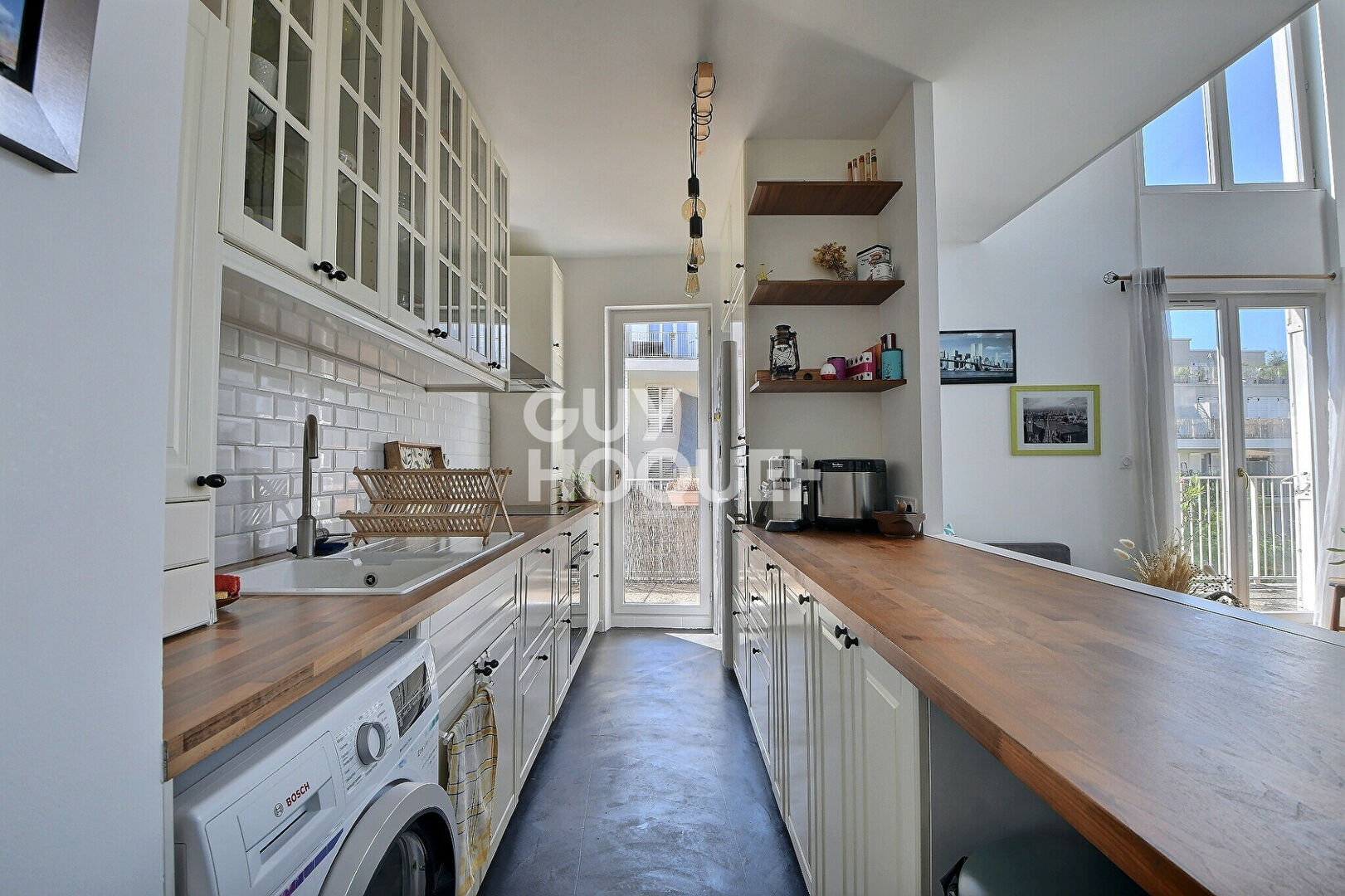 Rare à la vente, Duplex en dernier étage avec terrasses et garage, Lyon 8ème (69008)