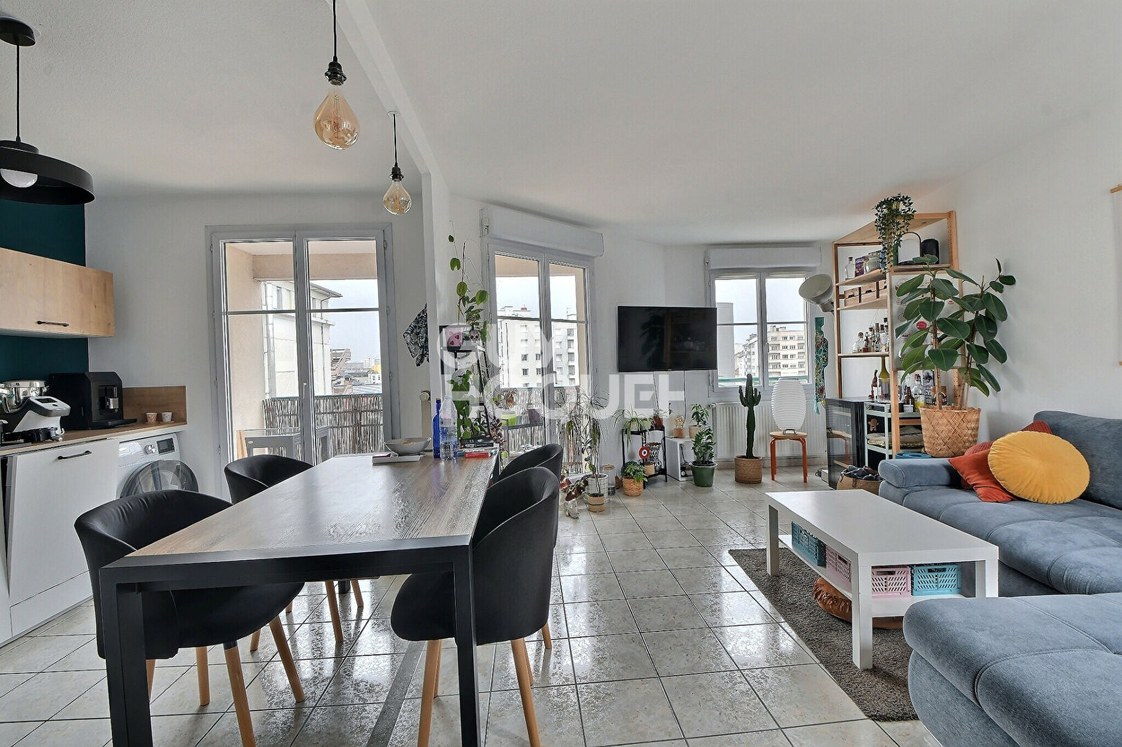 Appartement T3 de 67 m² traversant en avant-dernier étage - Bachut, Lyon 8ème (69008)
