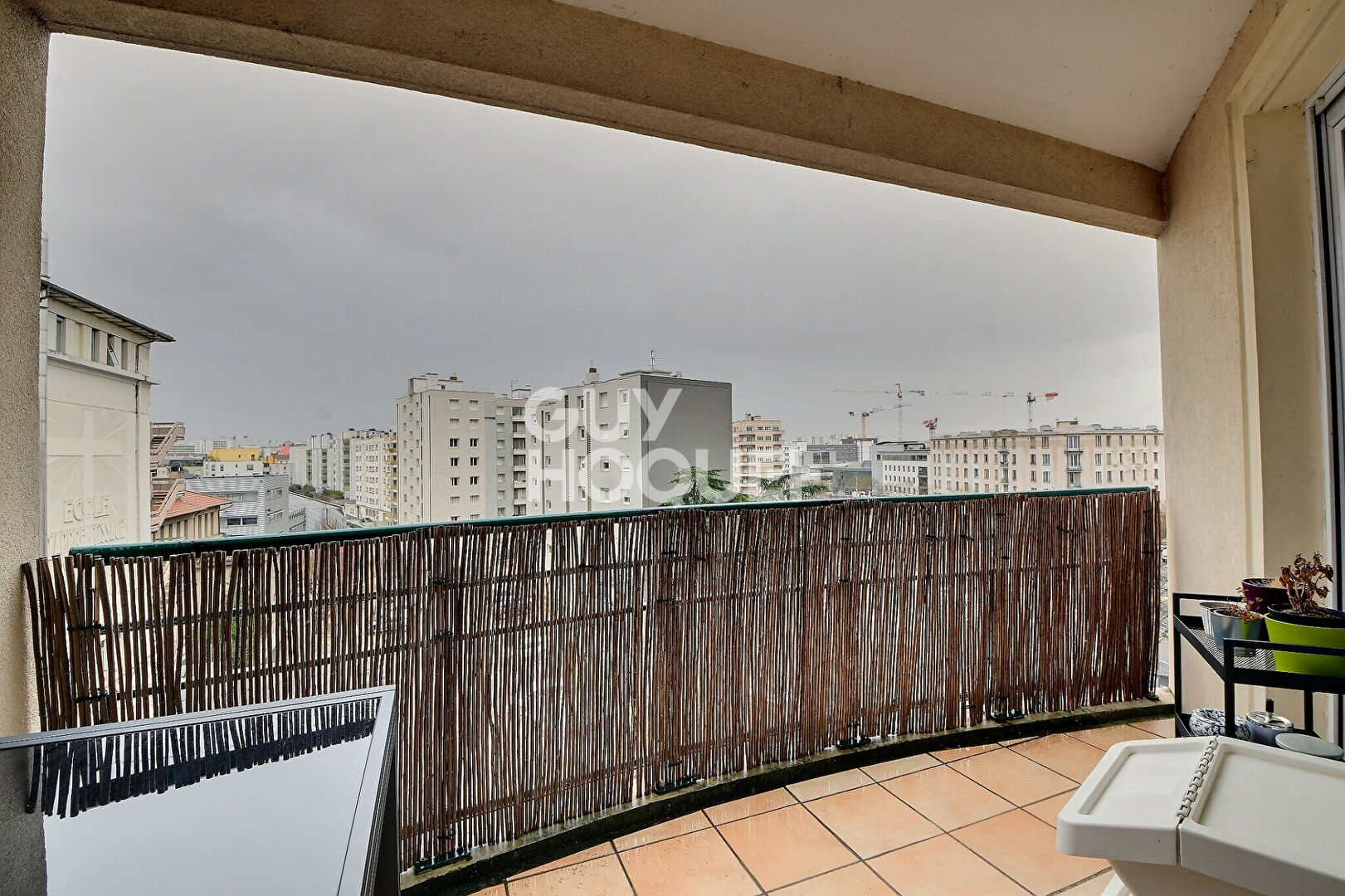 Appartement T3 de 67 m² traversant en avant-dernier étage - Bachut, Lyon 8ème (69008)