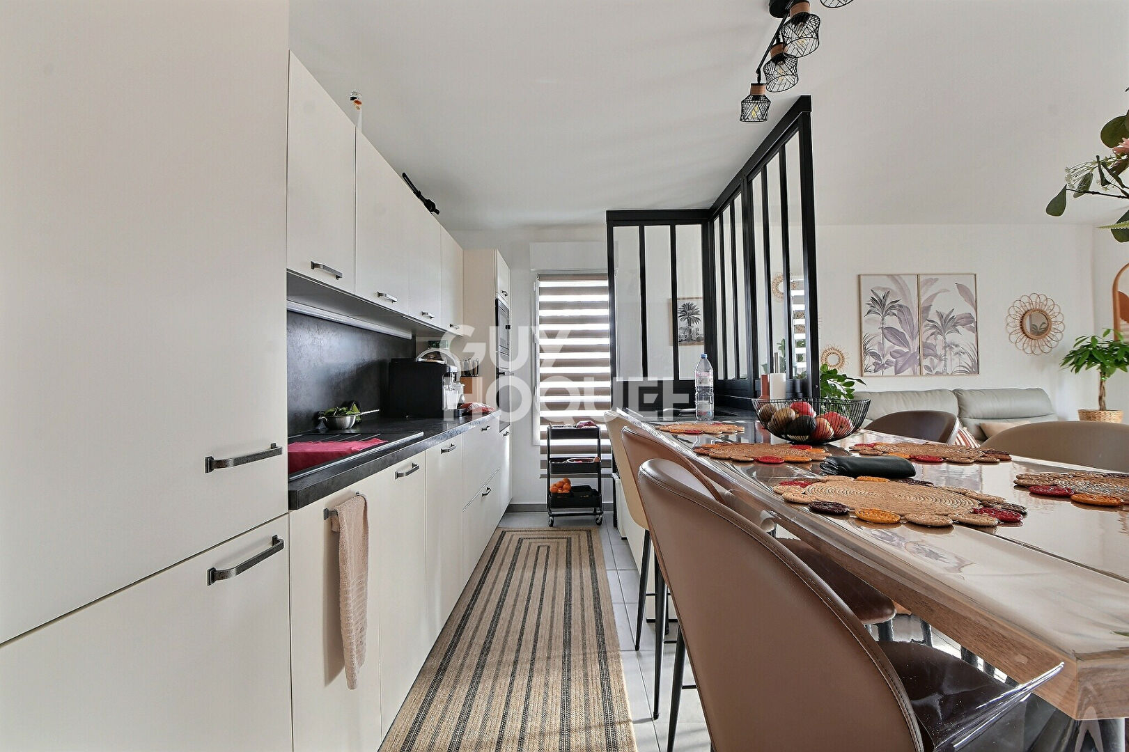 Appartement T3 de 64 m² de standing avec grande terrasse 22 m² et garage, Vénissieux (69200)