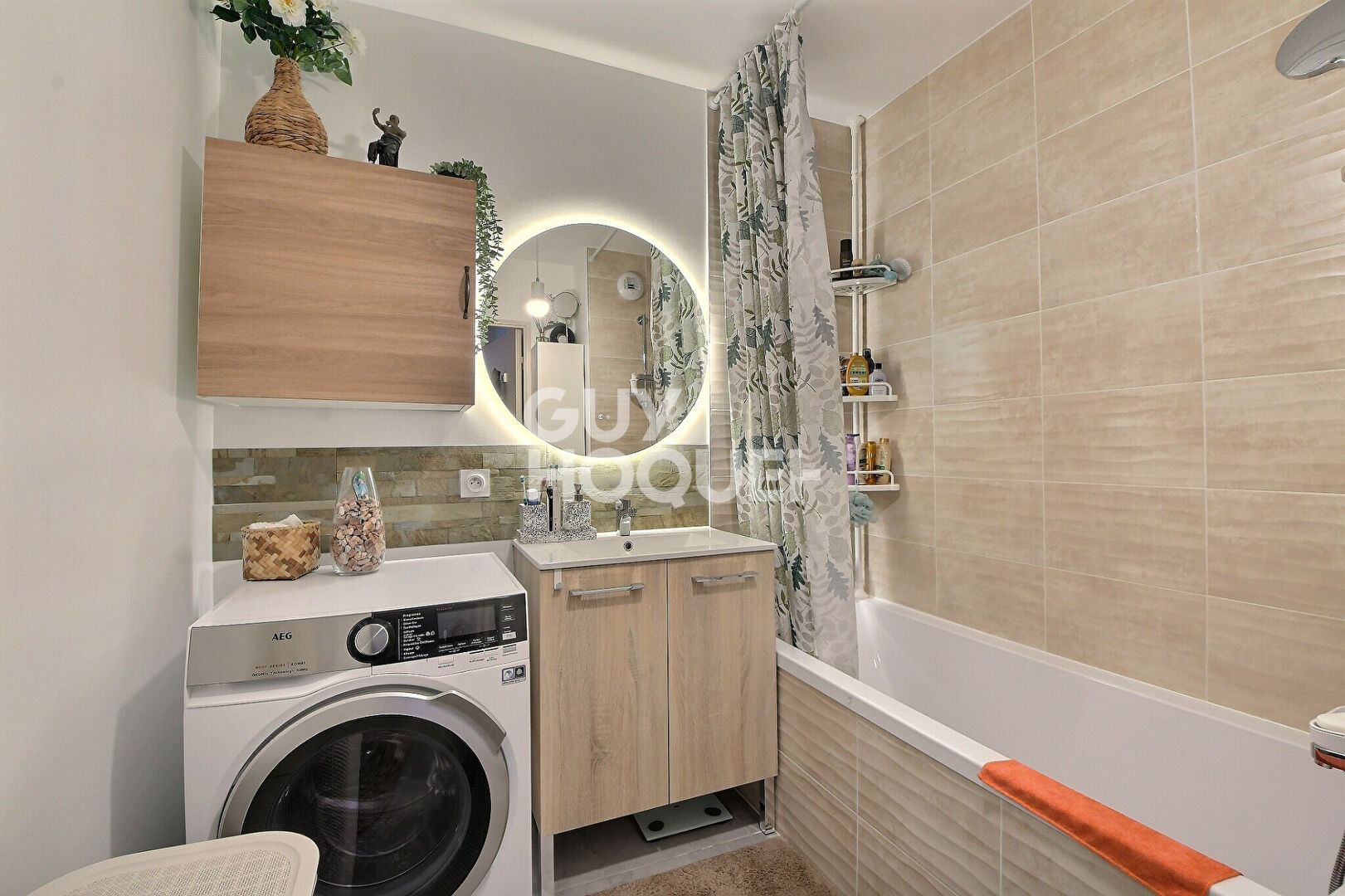 Appartement T3 de 64 m² de standing avec grande terrasse 22 m² et garage, Vénissieux (69200)