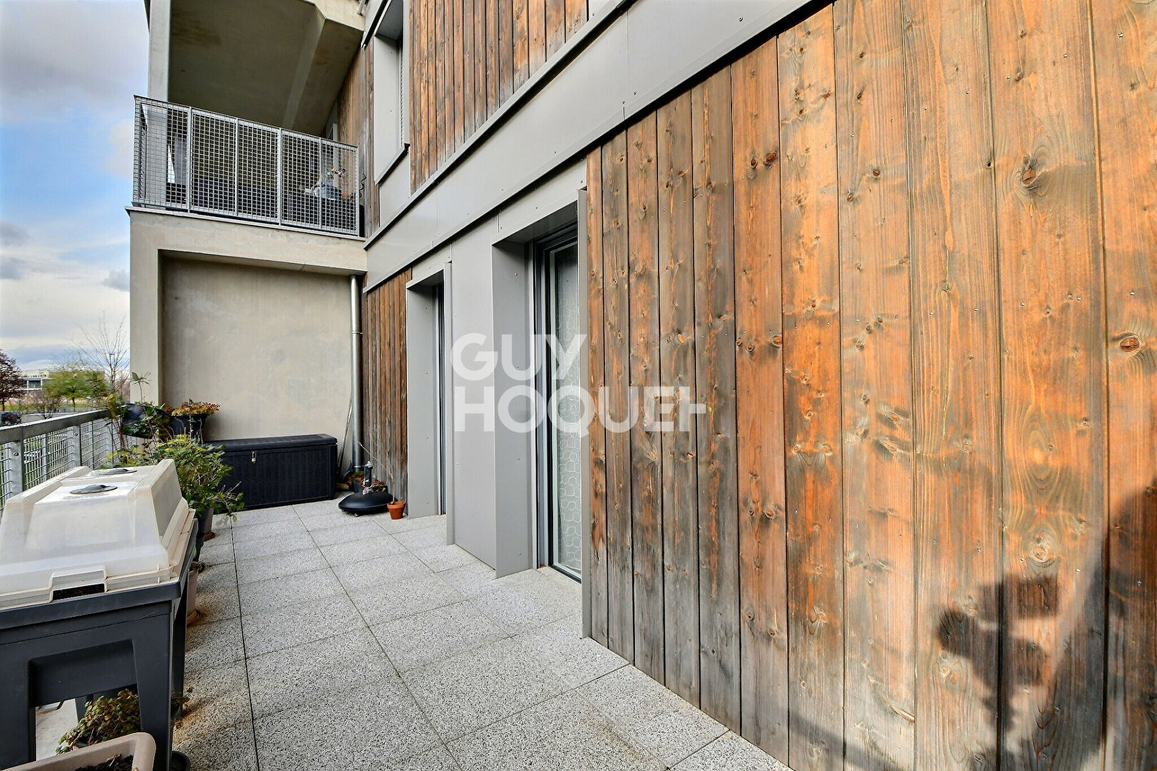 Appartement T3 de 64 m² de standing avec grande terrasse 22 m² et garage, Vénissieux (69200)