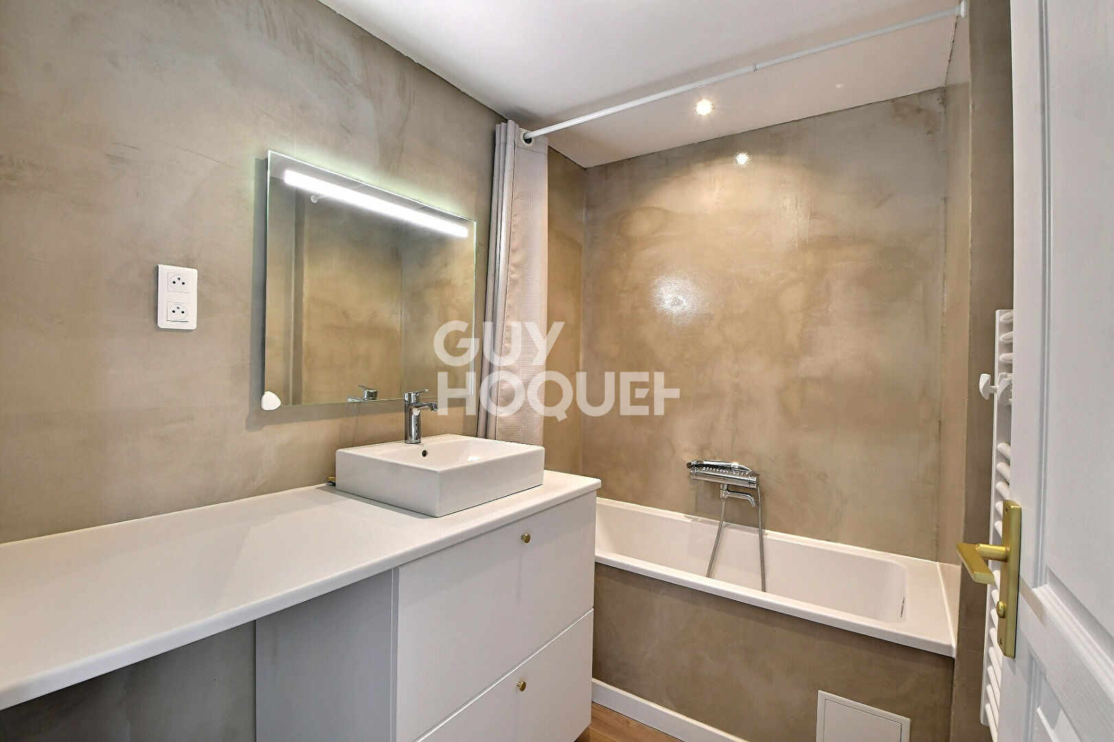 Appartement T4 traversant de 86 m² avec balcon, garage et cave, Lyon 3ème (69003)