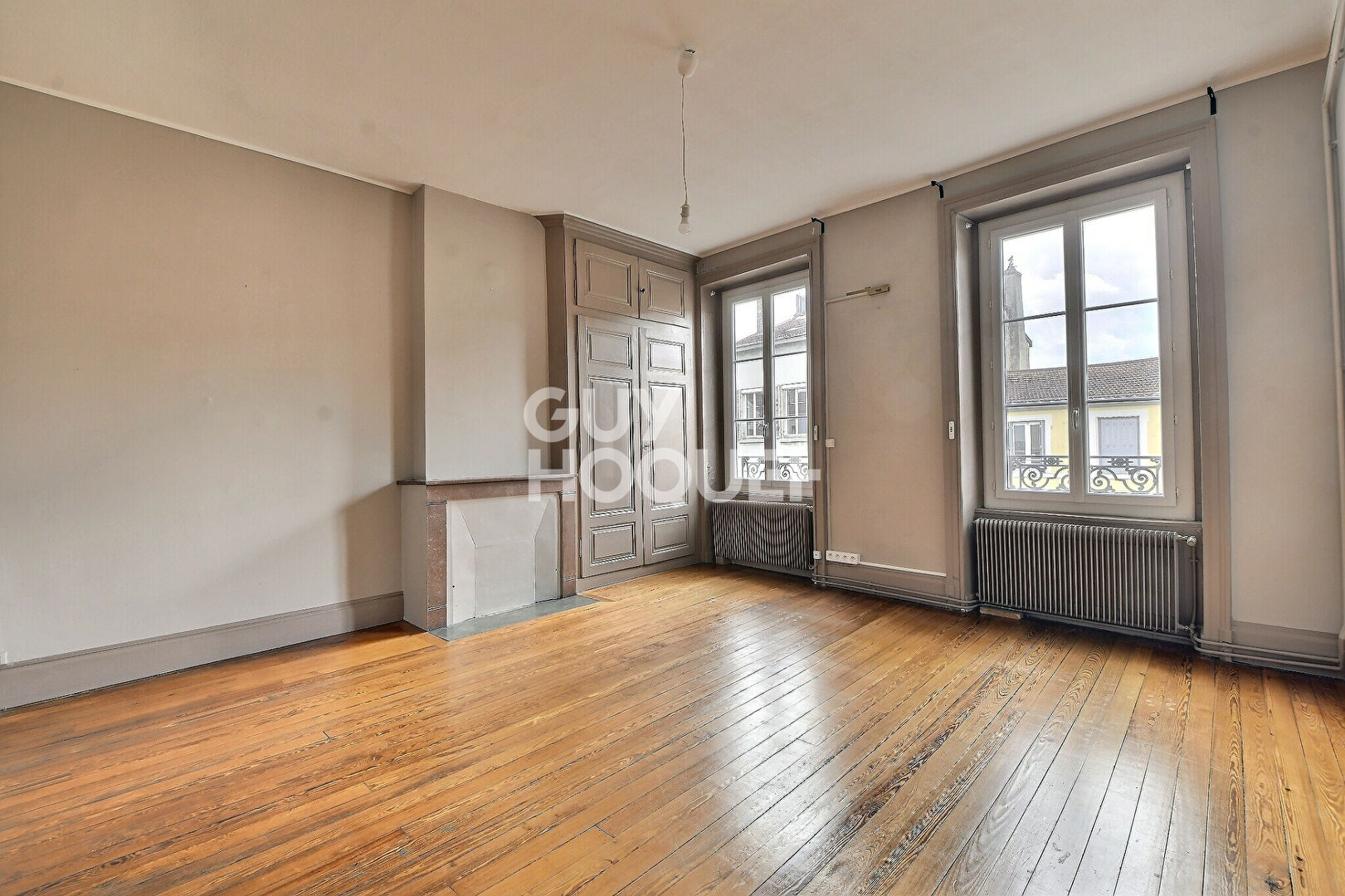 À vendre au COEUR DE MONPLAISIR, appartement T3 de 104 m² avec garage et cave  - Lyon (69008)