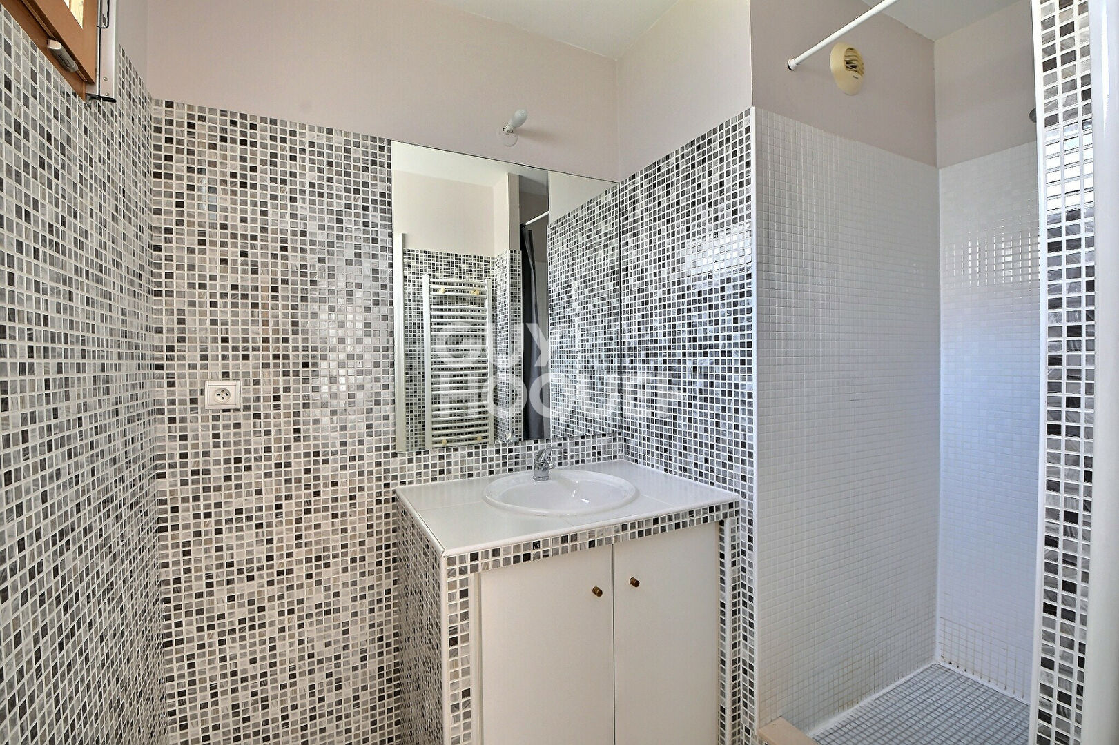 Magnifique Appartement T5 de 107 m² , Traversant & Lumineux, Étage Élevé, Garage inclus, Proche Montchat , Villeurbanne (69100)