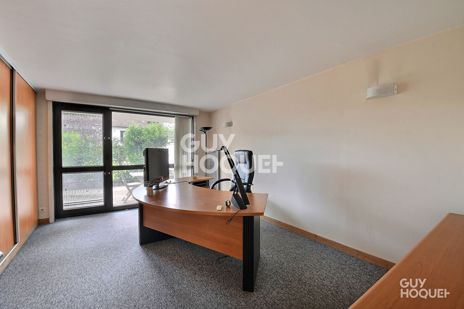 MONTCHAT / Cours Docteur Long - A vendre, LOCAL COMMERCIAL de 49 m² avec un garage dans le 3ème arrondissement de Lyon (69003)