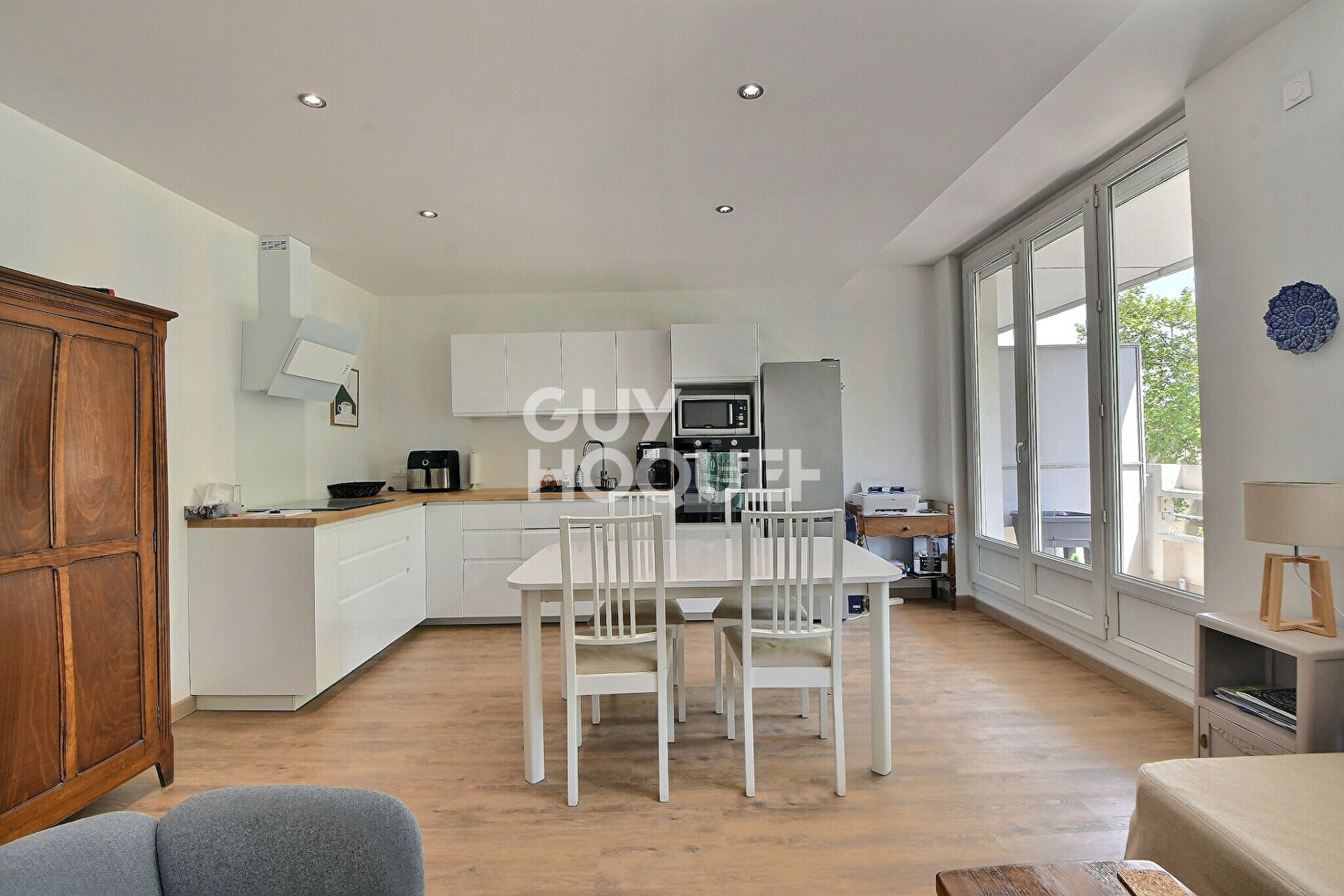 À VENDRE  COUP DE COEUR ! Superbe T3 traversant entièrement rénové avec balcon, Montchat, Lyon 3ème (69003)