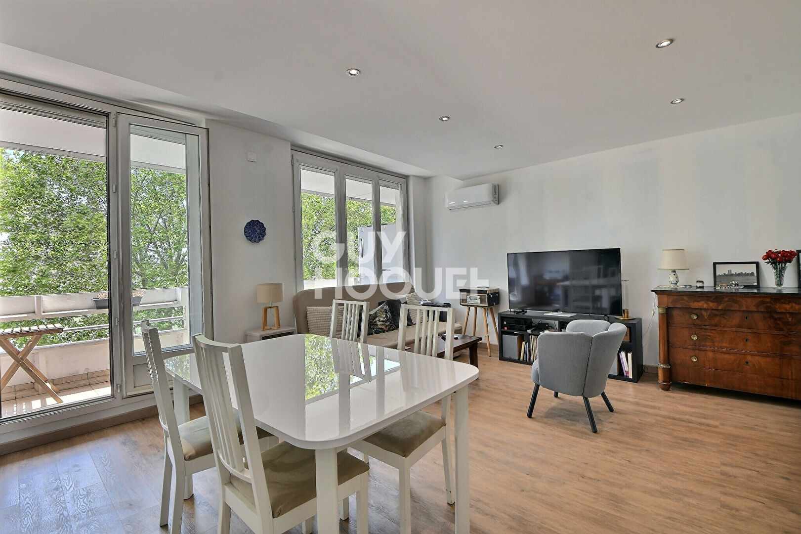 À VENDRE  COUP DE COEUR ! Superbe T3 traversant entièrement rénové avec balcon, Montchat, Lyon 3ème (69003)