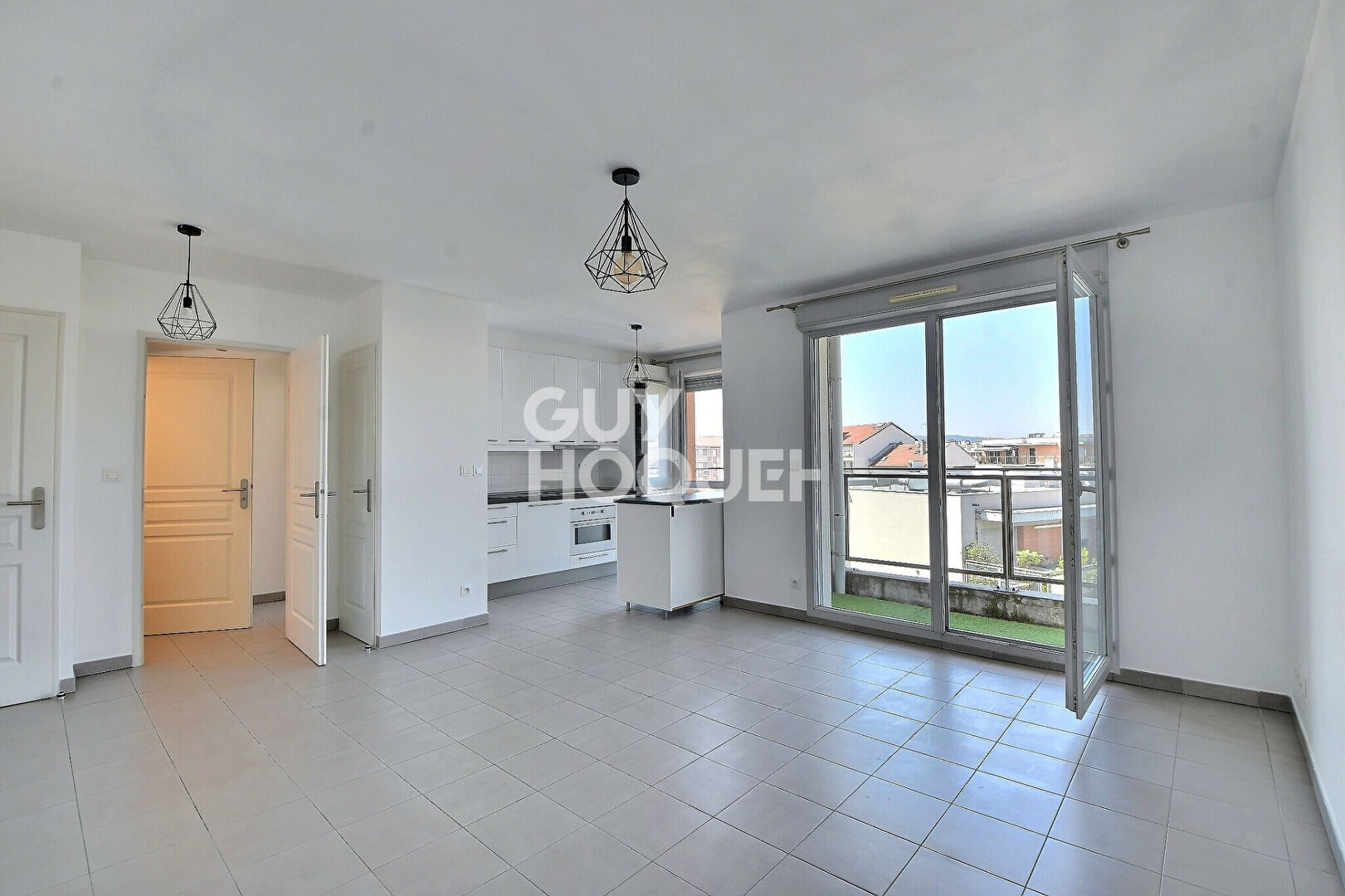 À VENDRE  T2 lumineux au 5 étages avec vue dégagée, cave et grand garage, Lyon 3ème (69003)