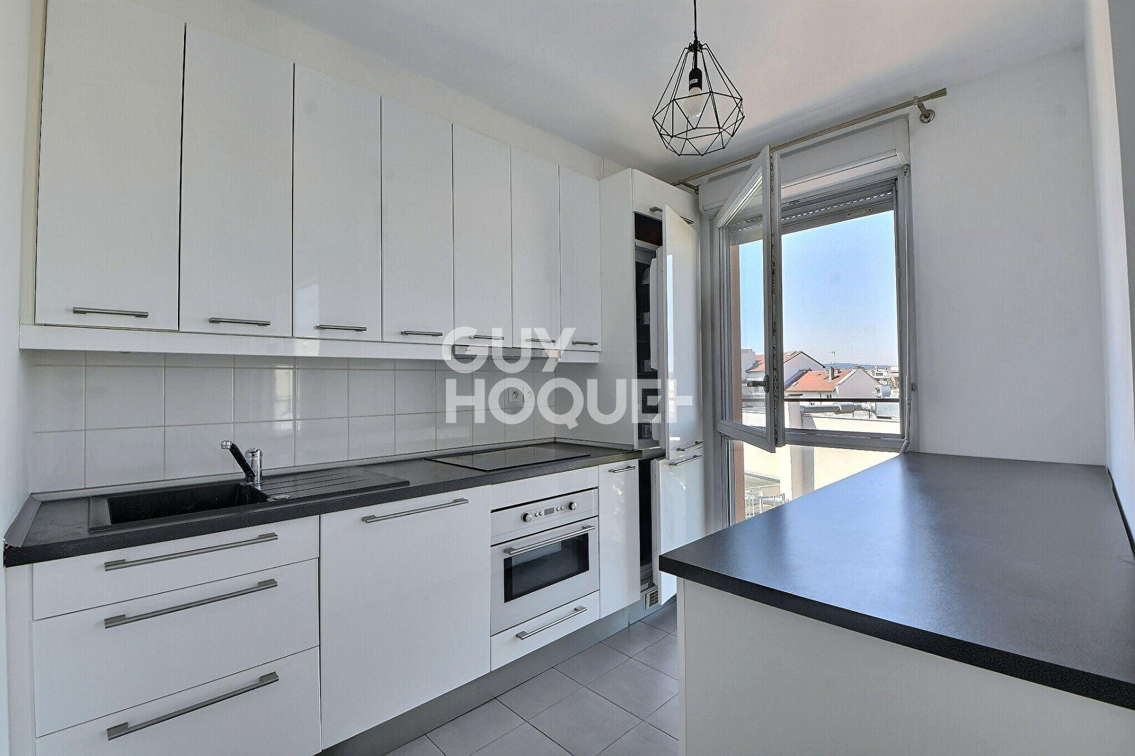 À VENDRE  T2 lumineux au 5 étages avec vue dégagée, cave et grand garage, Lyon 3ème (69003)