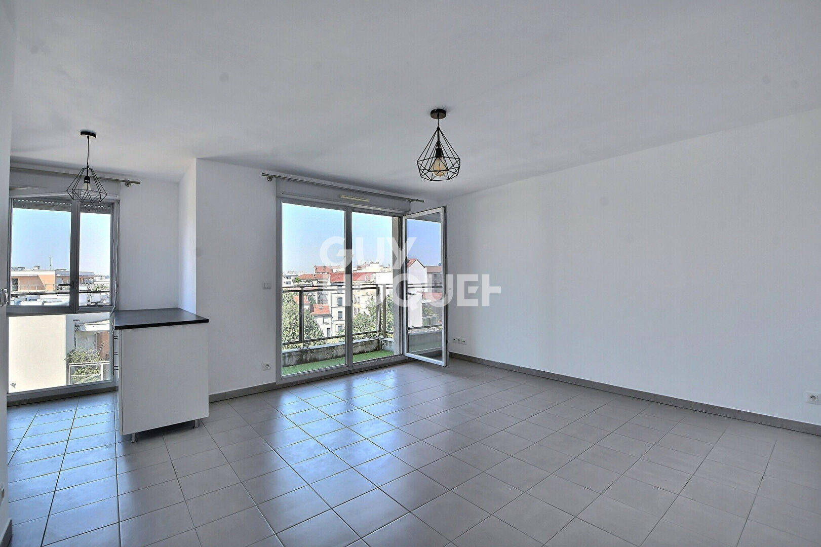 À VENDRE  T2 lumineux au 5 étages avec vue dégagée, cave et grand garage, Lyon 3ème (69003)
