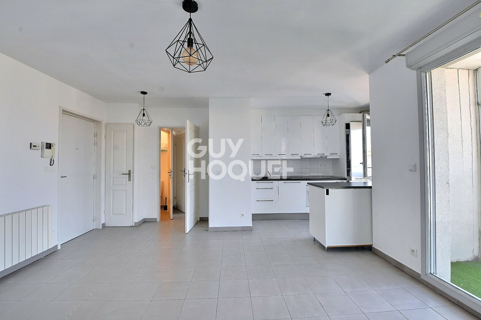 À VENDRE  T2 lumineux au 5 étages avec vue dégagée, cave et grand garage, Lyon 3ème (69003)