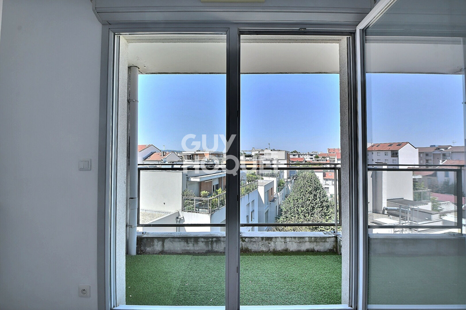 À VENDRE  T2 lumineux au 5 étages avec vue dégagée, cave et grand garage, Lyon 3ème (69003)