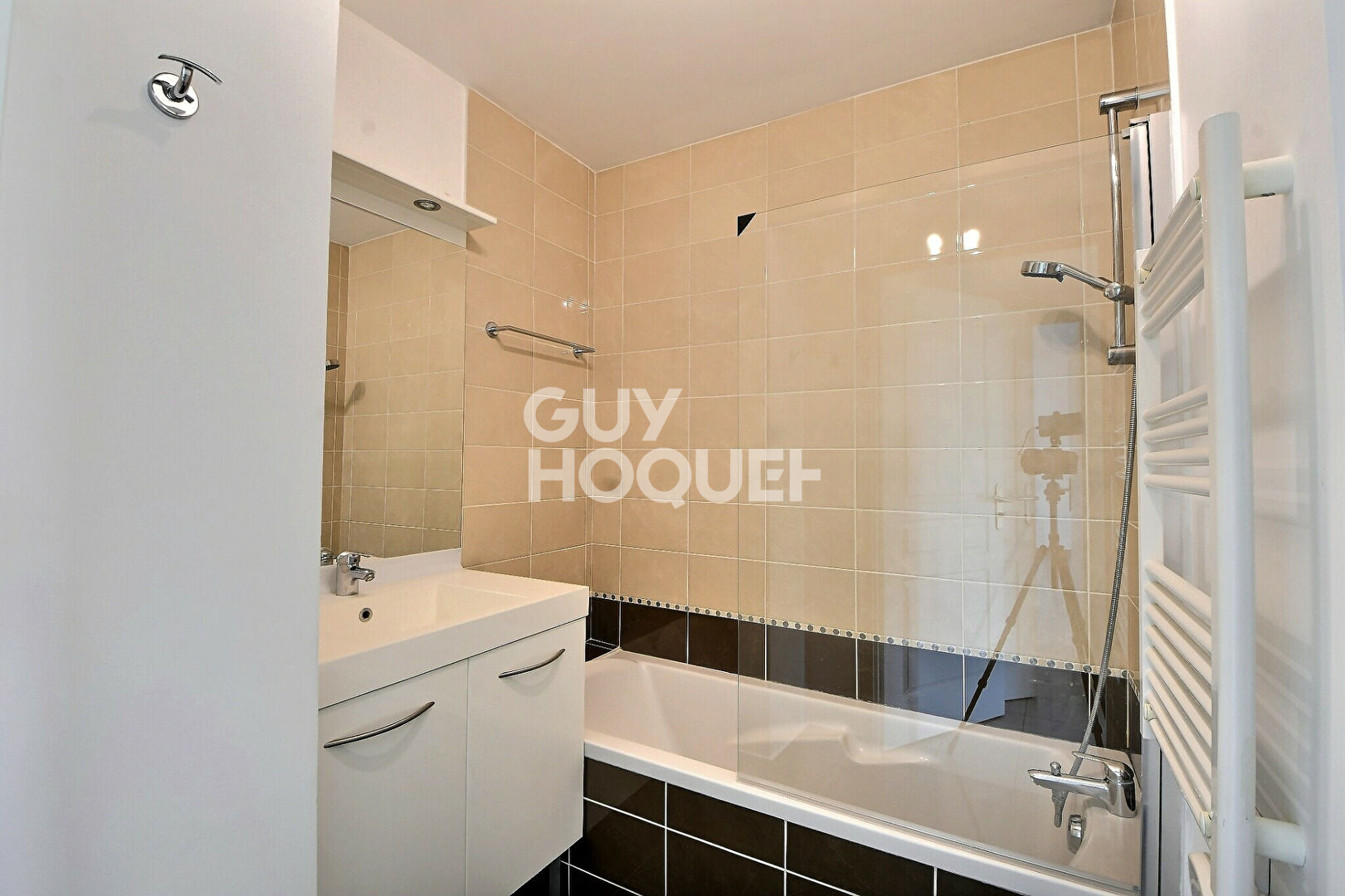 À VENDRE  T2 lumineux au 5 étages avec vue dégagée, cave et grand garage, Lyon 3ème (69003)