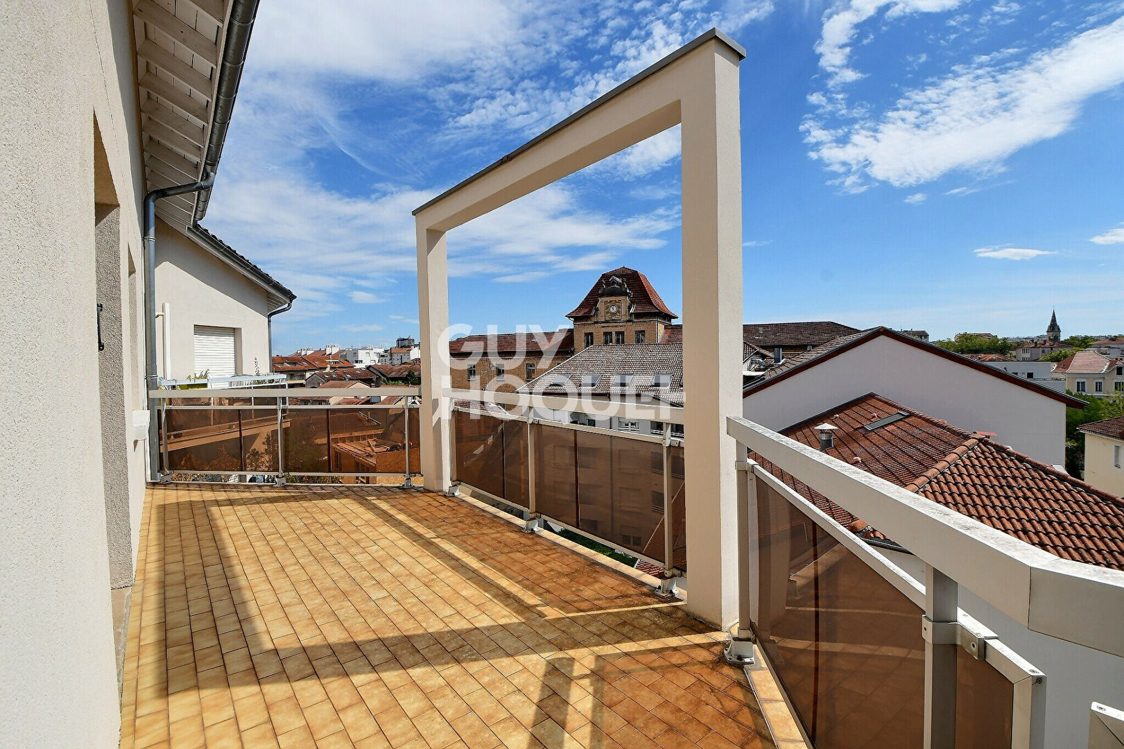 A VENDRE -MONTCHAT- T5 133 M²  DERNIER ÉTAGE  GRANDE TERRASSE VUE DÉGAGÉE