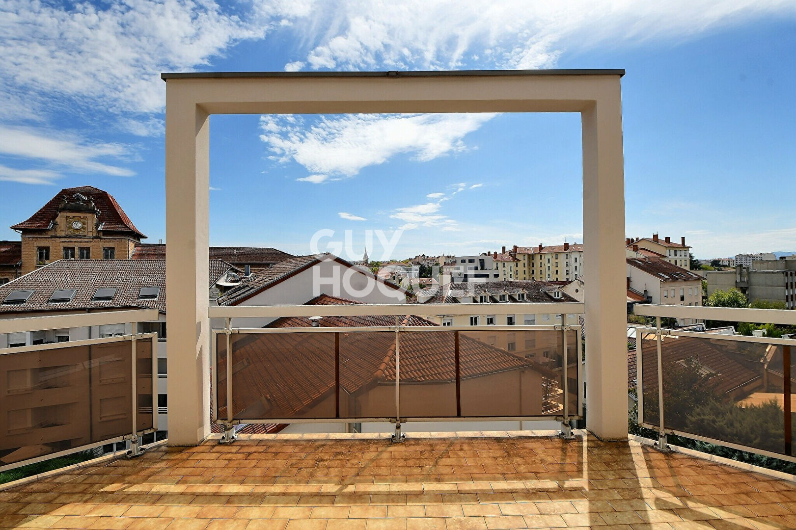 A VENDRE -MONTCHAT- T5 133 M²  DERNIER ÉTAGE  GRANDE TERRASSE VUE DÉGAGÉE