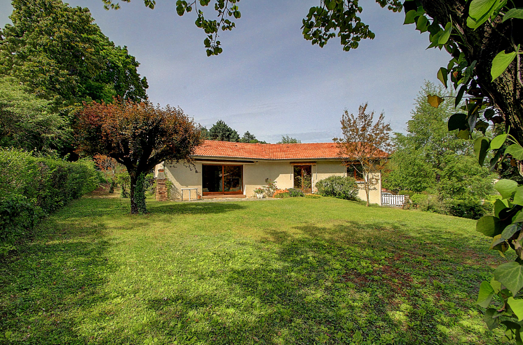 A vendre en Exclusivité  Maison à  Rillieux La Pape 5 pièces 120 m2.
