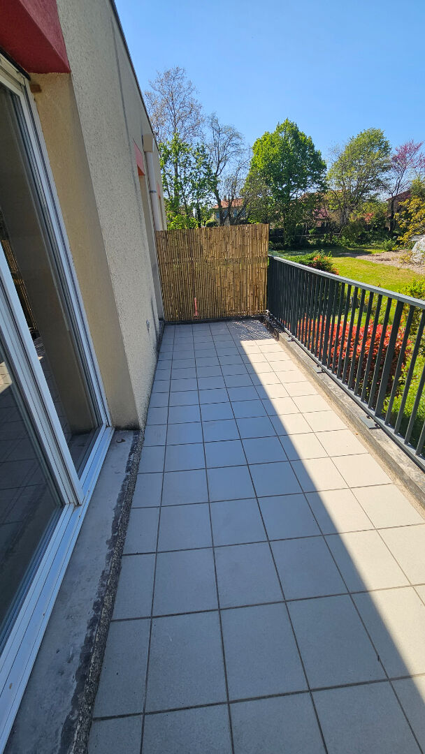 A LOUER  T3 avec terrasse et garage au centre de Sérézin du Rhône