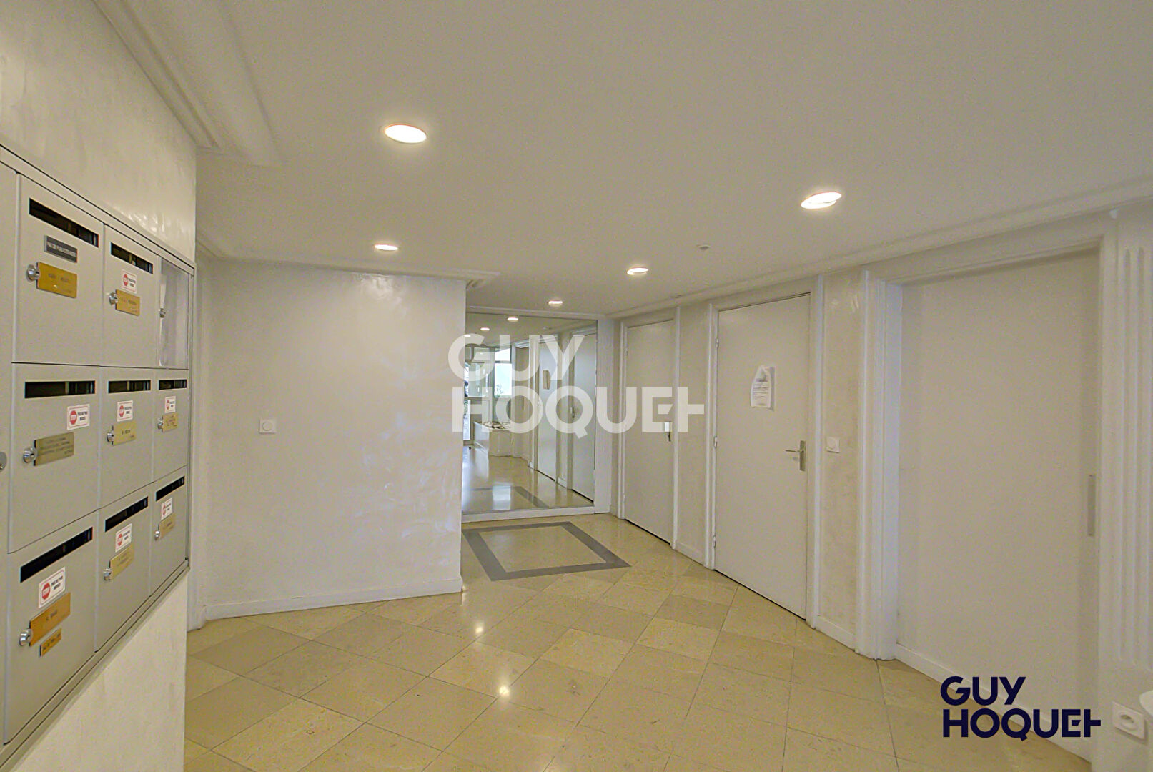 A vendre T5 de114 m² + 60m² de terrasse - Charbonnières les Bains