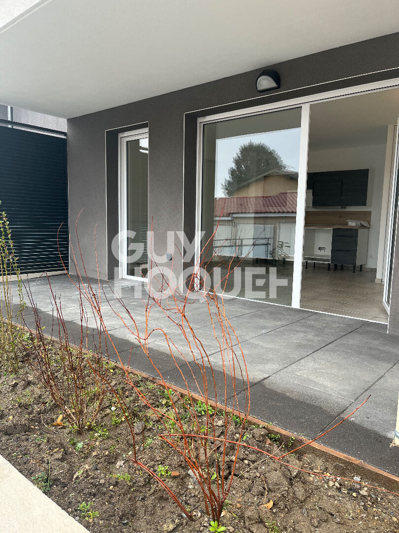 A louer  à TERNAY , T2 de 43 m² en rez de jardin avec un garage