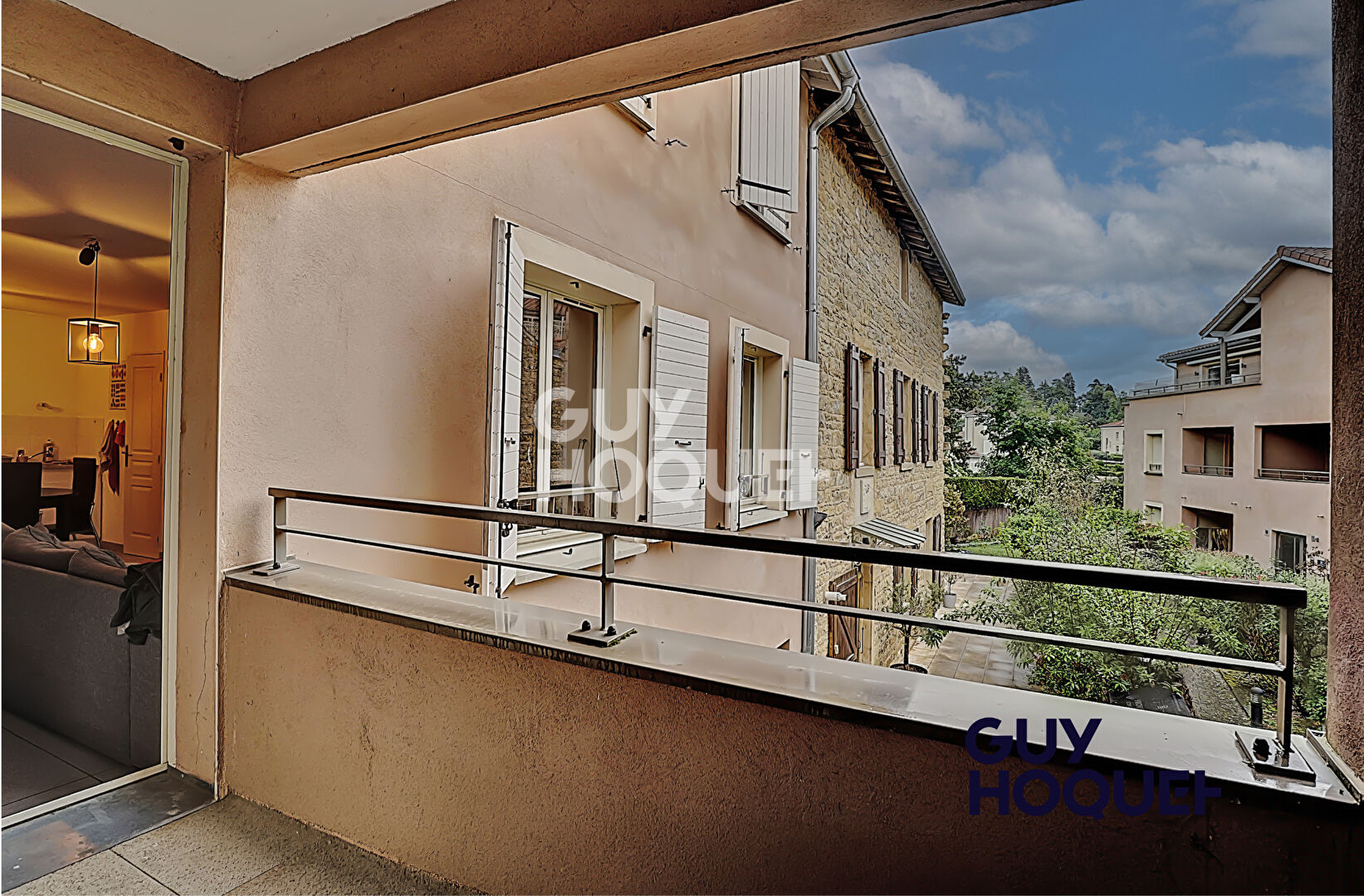 A vendre T2 de 53 m² + extérieure + stationnement au coeur de Saint Cyr au mont d'Or