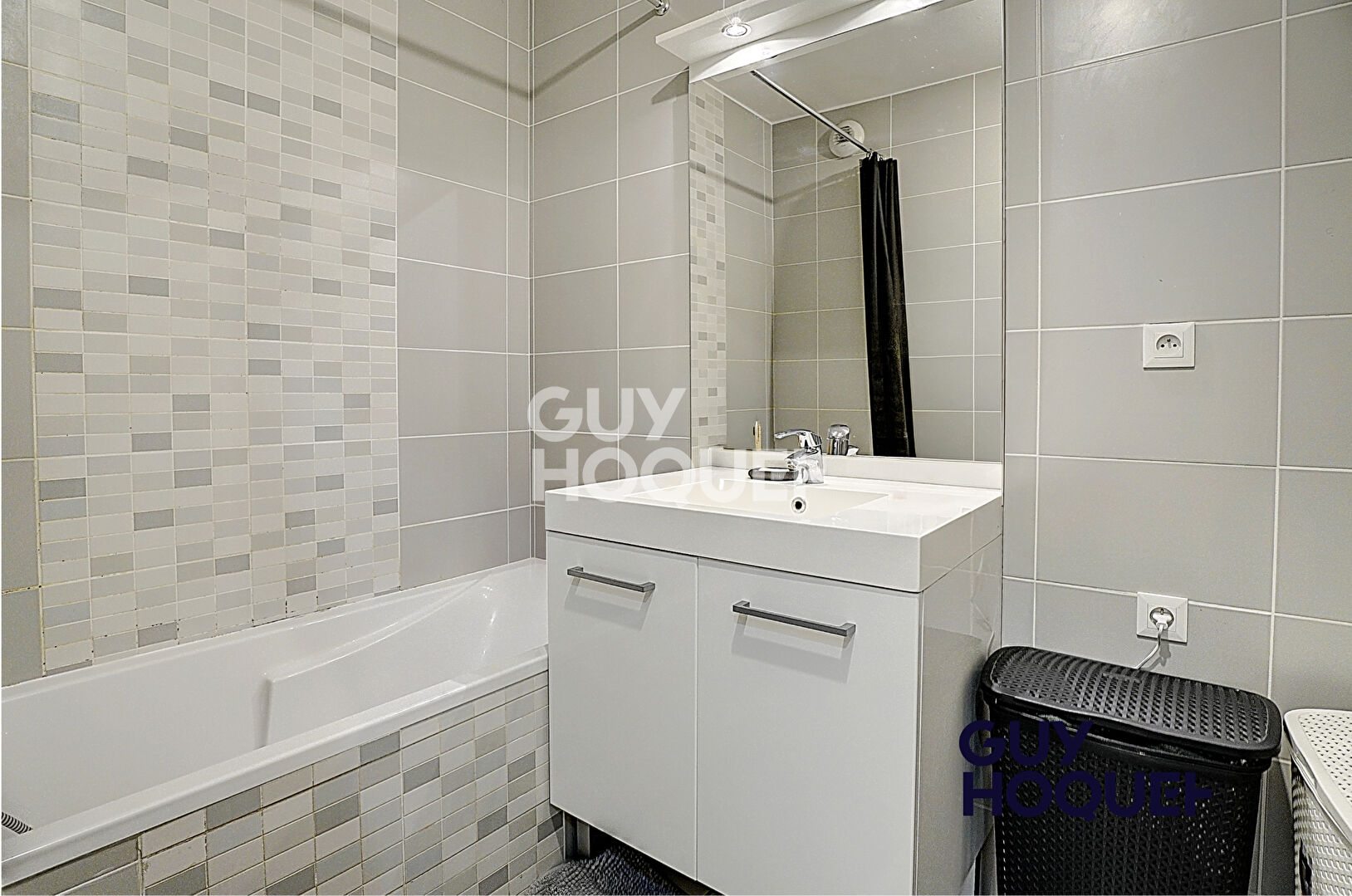 A vendre T2 de 53 m² + extérieure + stationnement au coeur de Saint Cyr au mont d'Or