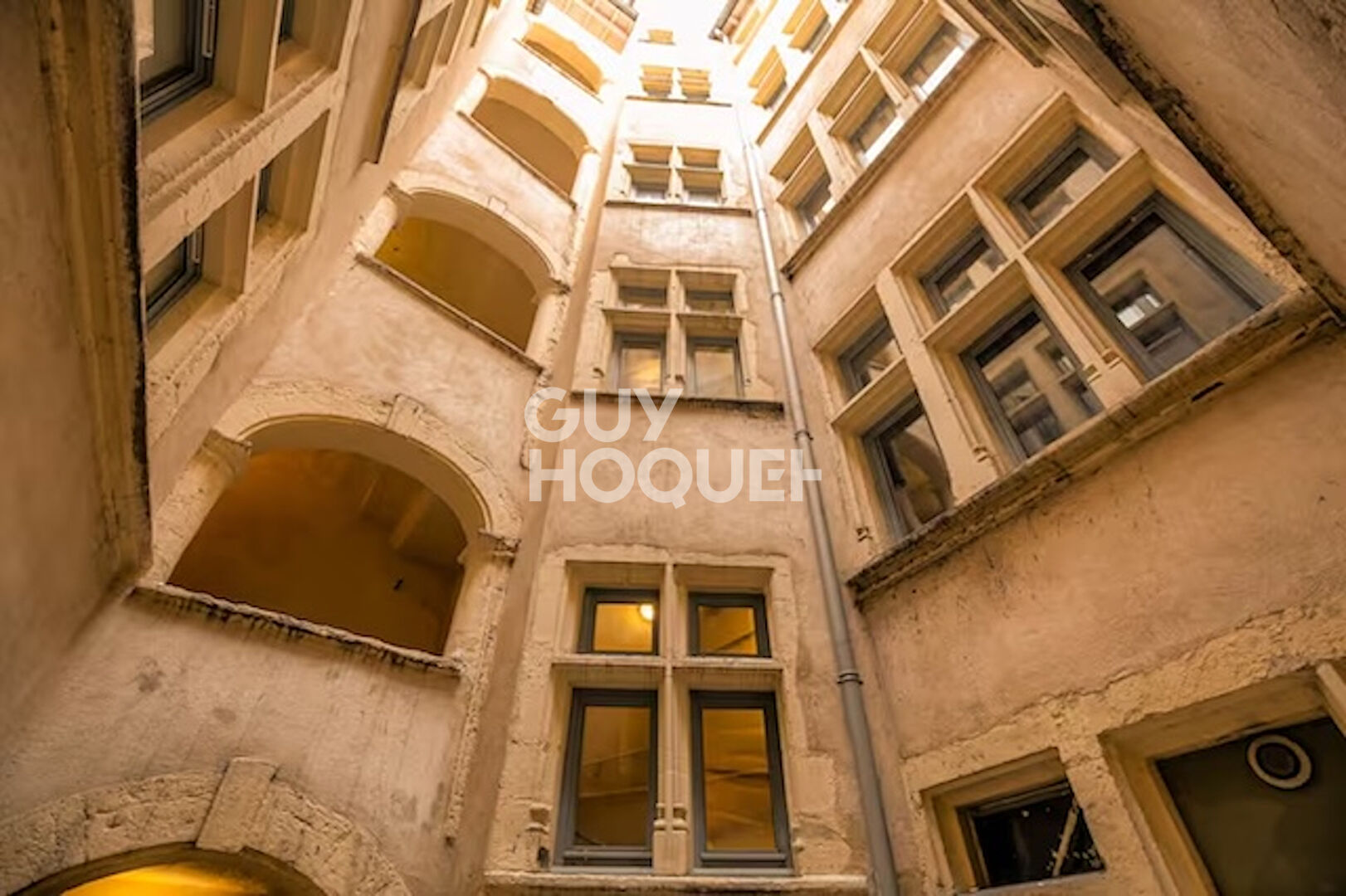 A louer au coeur du vieux  Lyon,  un très beau studio de 28 m2