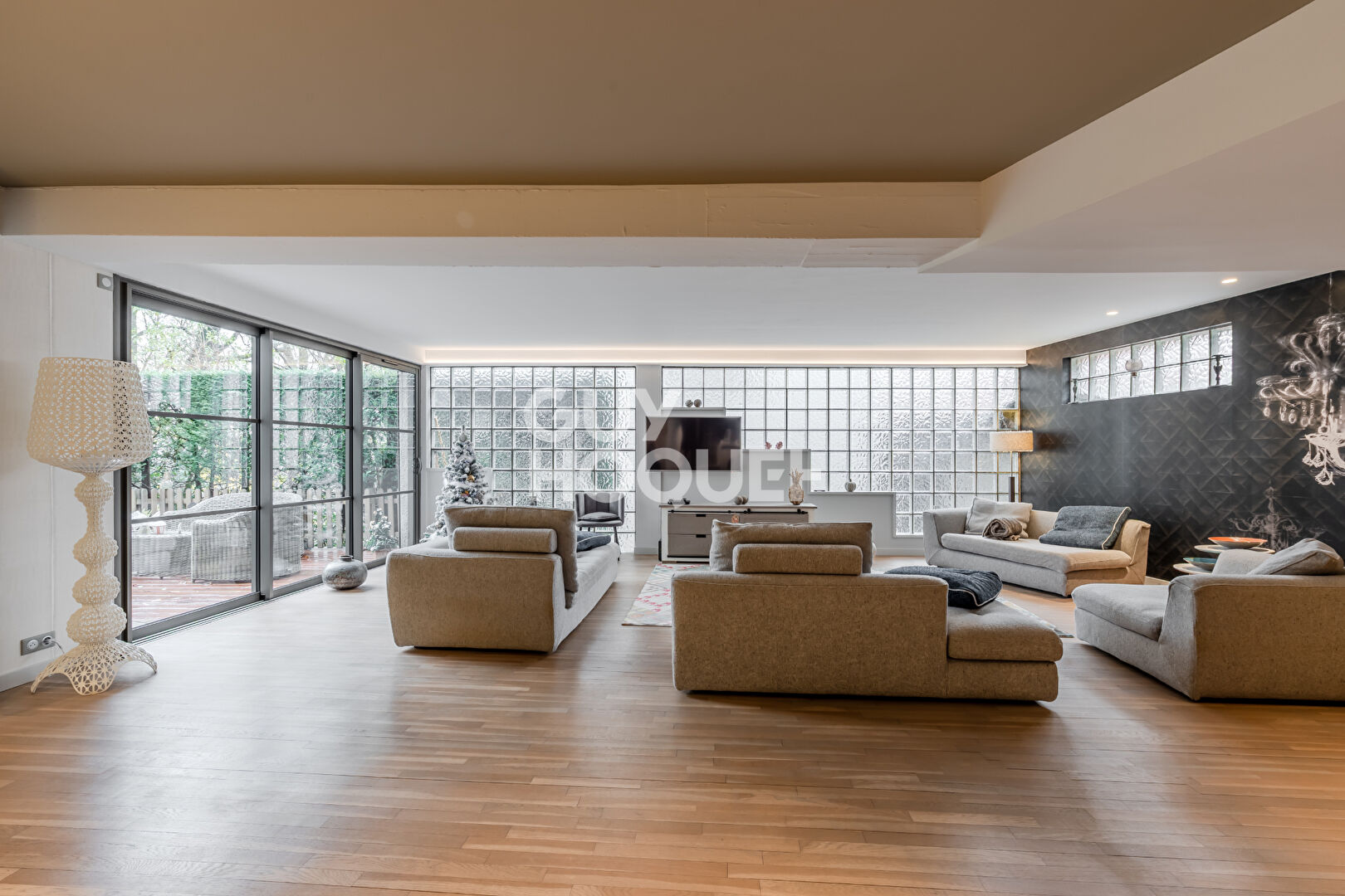 Loft Sainte Foy Les Lyon  / Lyon5  156 m² carrez et 359 m² de jardin -parking - climatisation et cave