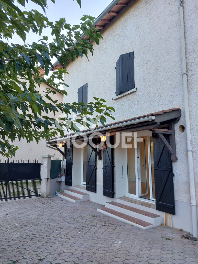 Maison mitoyenne avec terrasse au centre de Feyzin 4 pièces de 80 m2