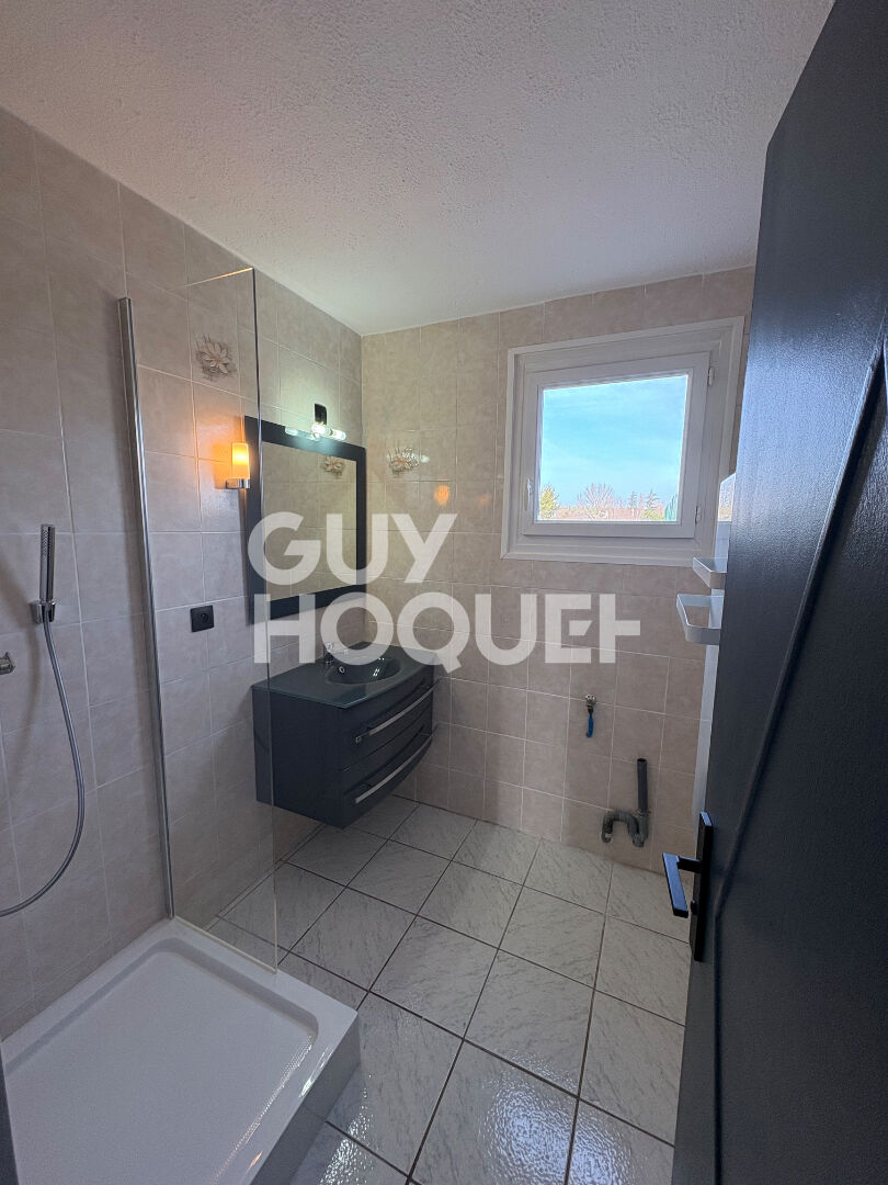 Appartement 4 pièces de 80 M2 à St Symphorien D Ozon avec balcon