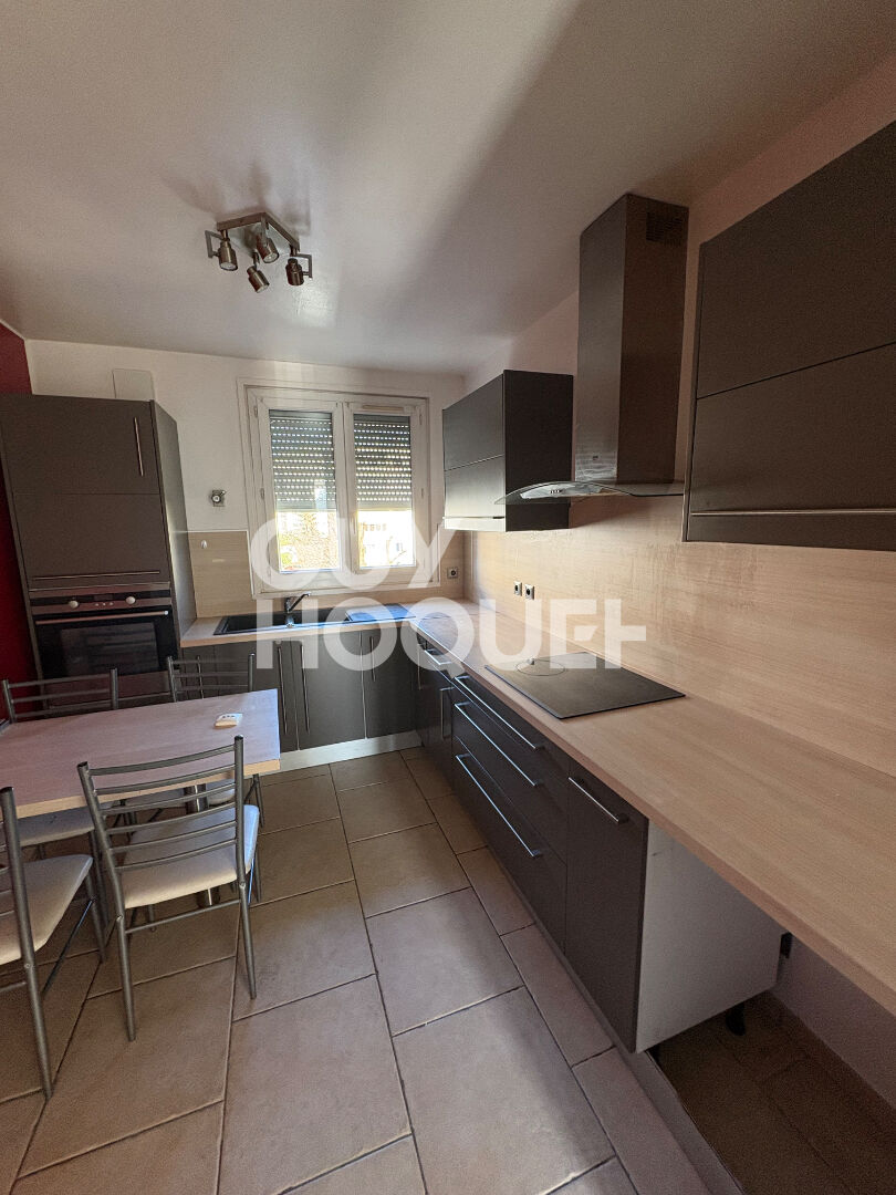 A louer T5 de 80 m² avec cave et stationnement à Lyon 69005