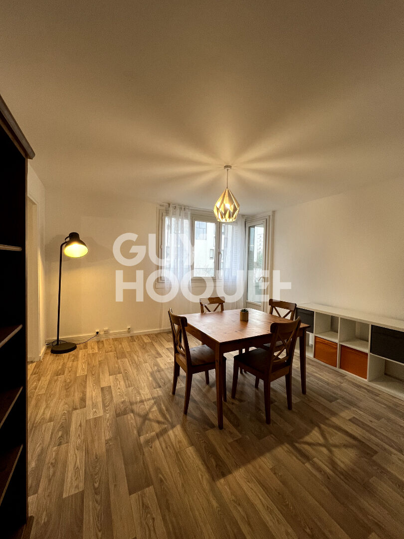 A LOUER au centre de Lyon 8 ème, un T4 avec balcon et parking