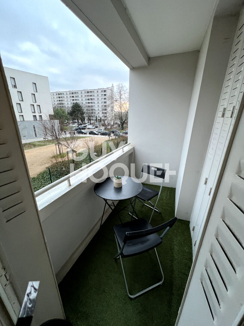 A LOUER au centre de Lyon 8 ème, un T4 avec balcon et parking