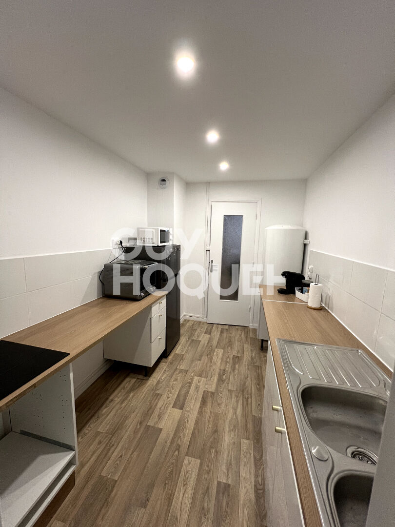 A LOUER au centre de Lyon 8 ème, un T4 avec balcon et parking