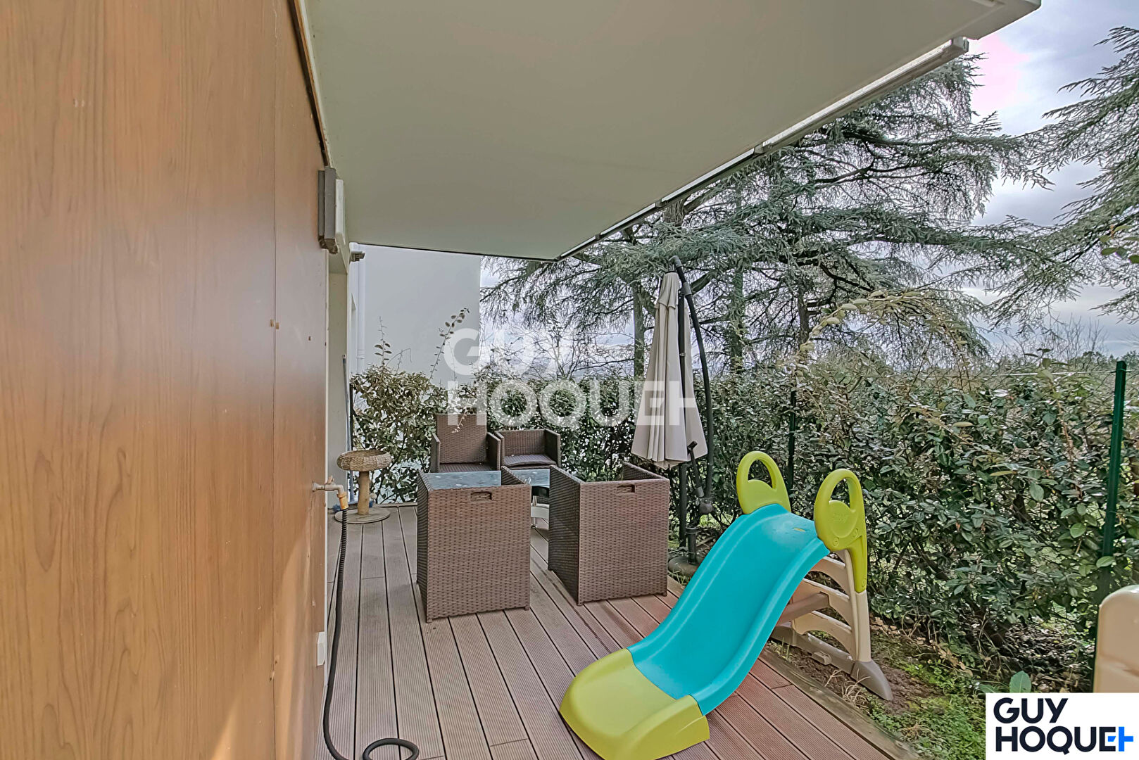 A louer T3 meublé de 61 m² en rez de jardin + terrasse + garage double à la Mulatière