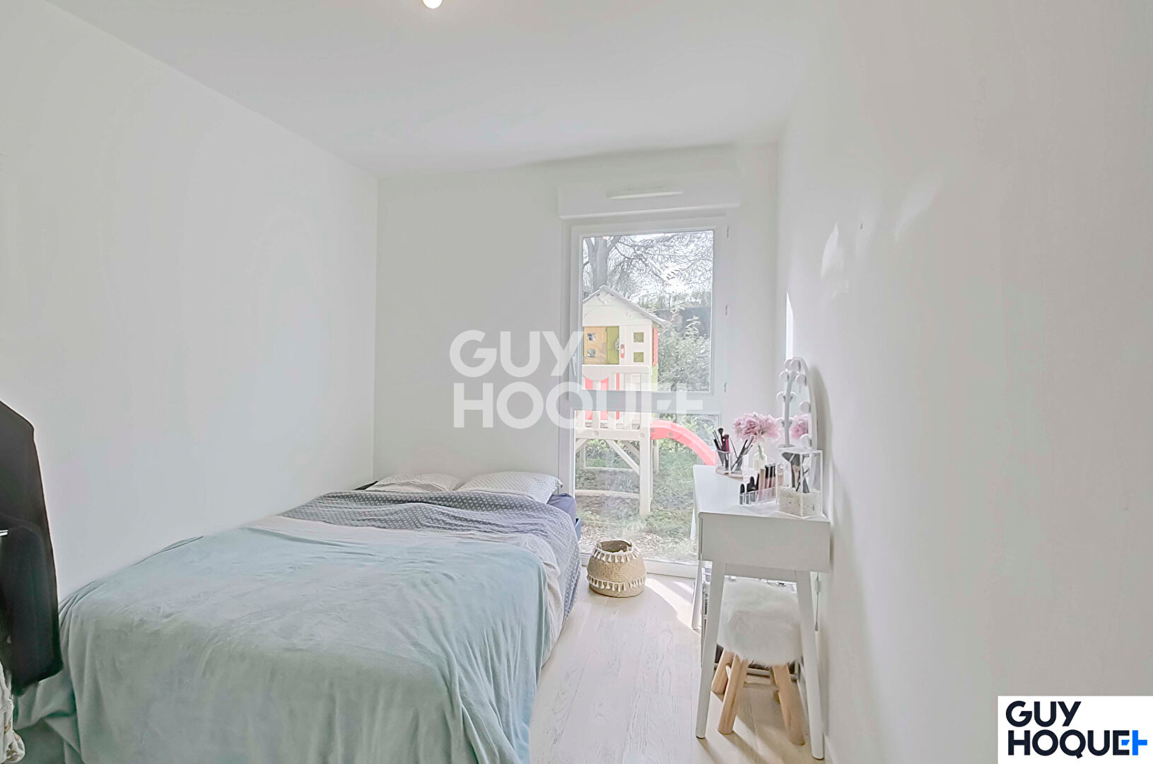 A louer T3 meublé de 61 m² en rez de jardin + terrasse + garage double à la Mulatière