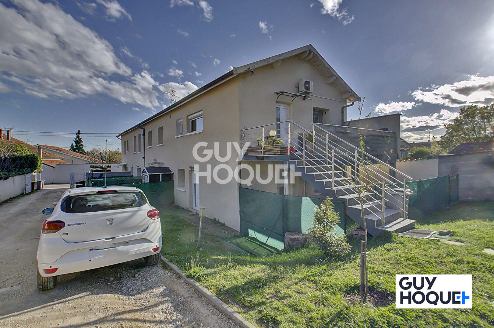 A vendre  - beau T2 de 49 m² en rez de jardin - St Priest