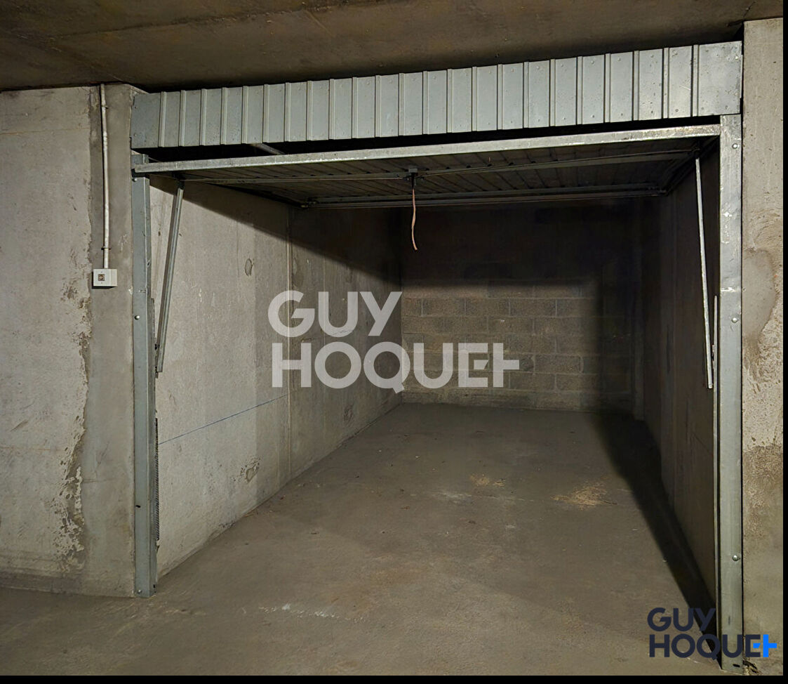 A VENDRE - Garage fermé - Résidence sécurisée - Lyon 5