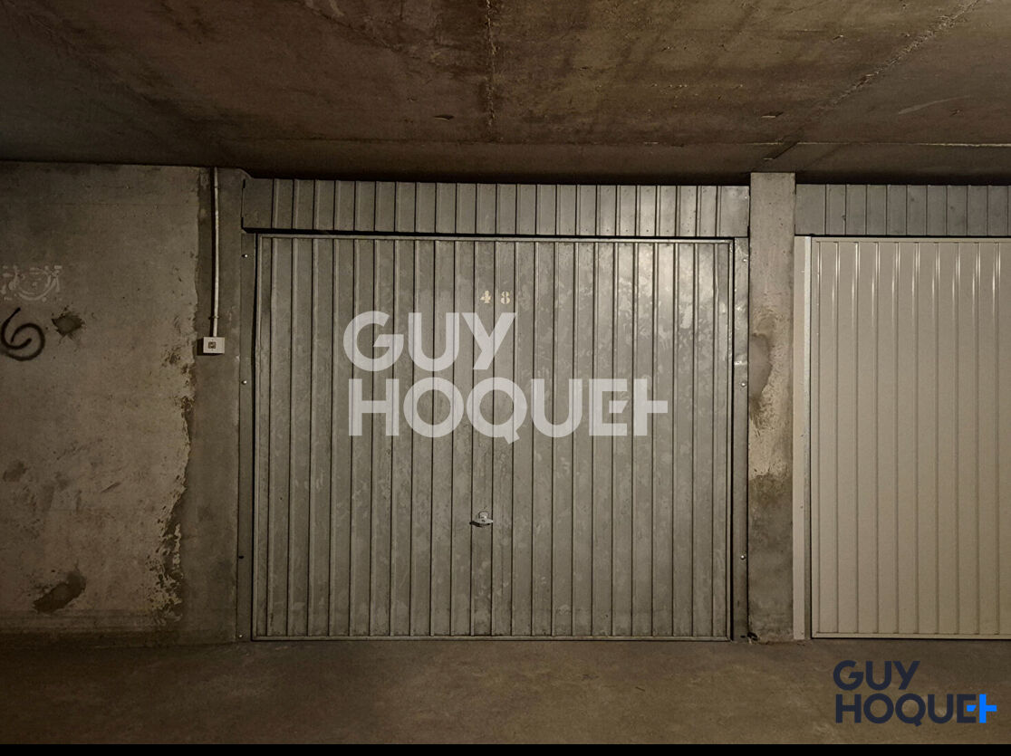 A VENDRE - Garage fermé - Résidence sécurisée - Lyon 5